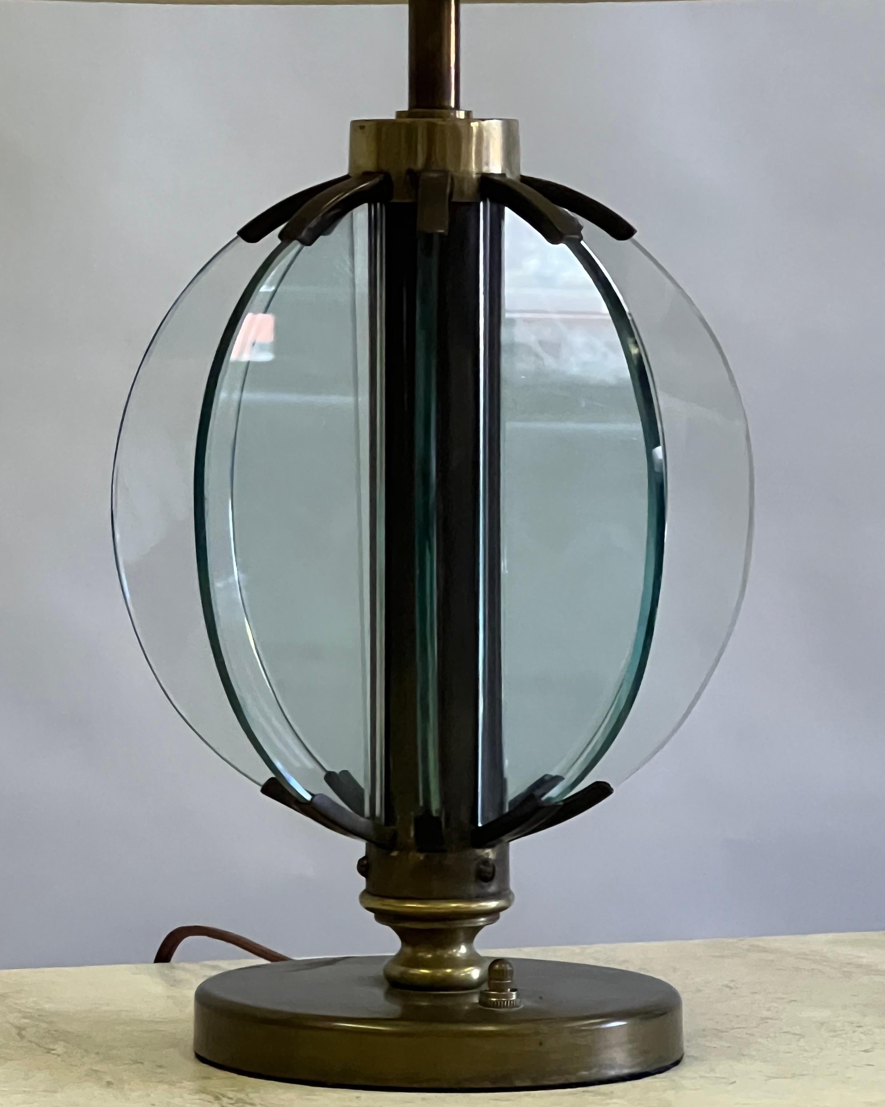 Rare Pair of Italian Glass & Brass' Table Lamps by Pietro Chiesa & Fontana Arte For Sale 3