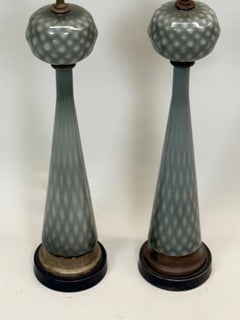 Paire de grandes lampes de bureau néoclassiques en verre de Murano/Venetian, mi-siècle moderne