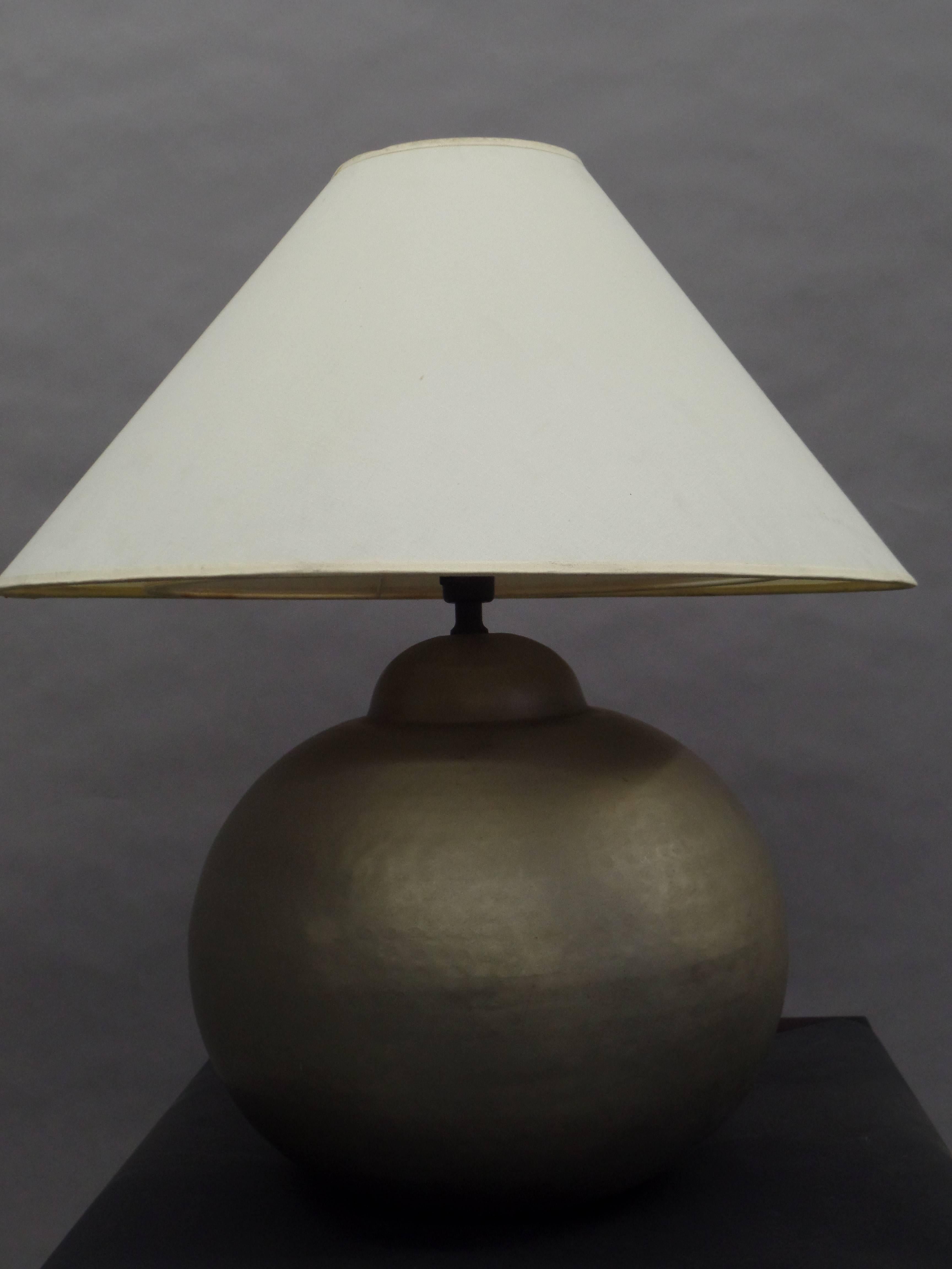 Mid-Century Modern Pair of French Hand-Hammered Brass & Matte Nickel Table Lamps, Jean-Michel Frank For Sale