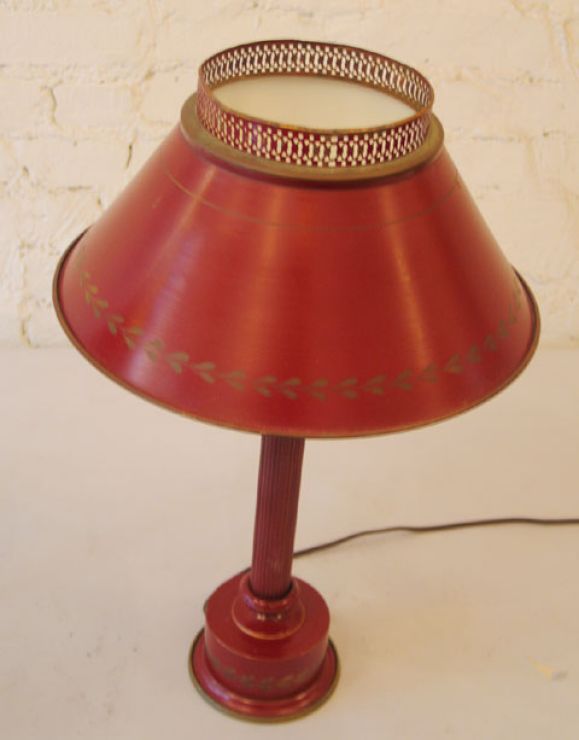 Paar französische rot bemalte Zinn-Tischlampen 'Tin', Frankreich, um 1930 (Moderne der Mitte des Jahrhunderts) im Angebot
