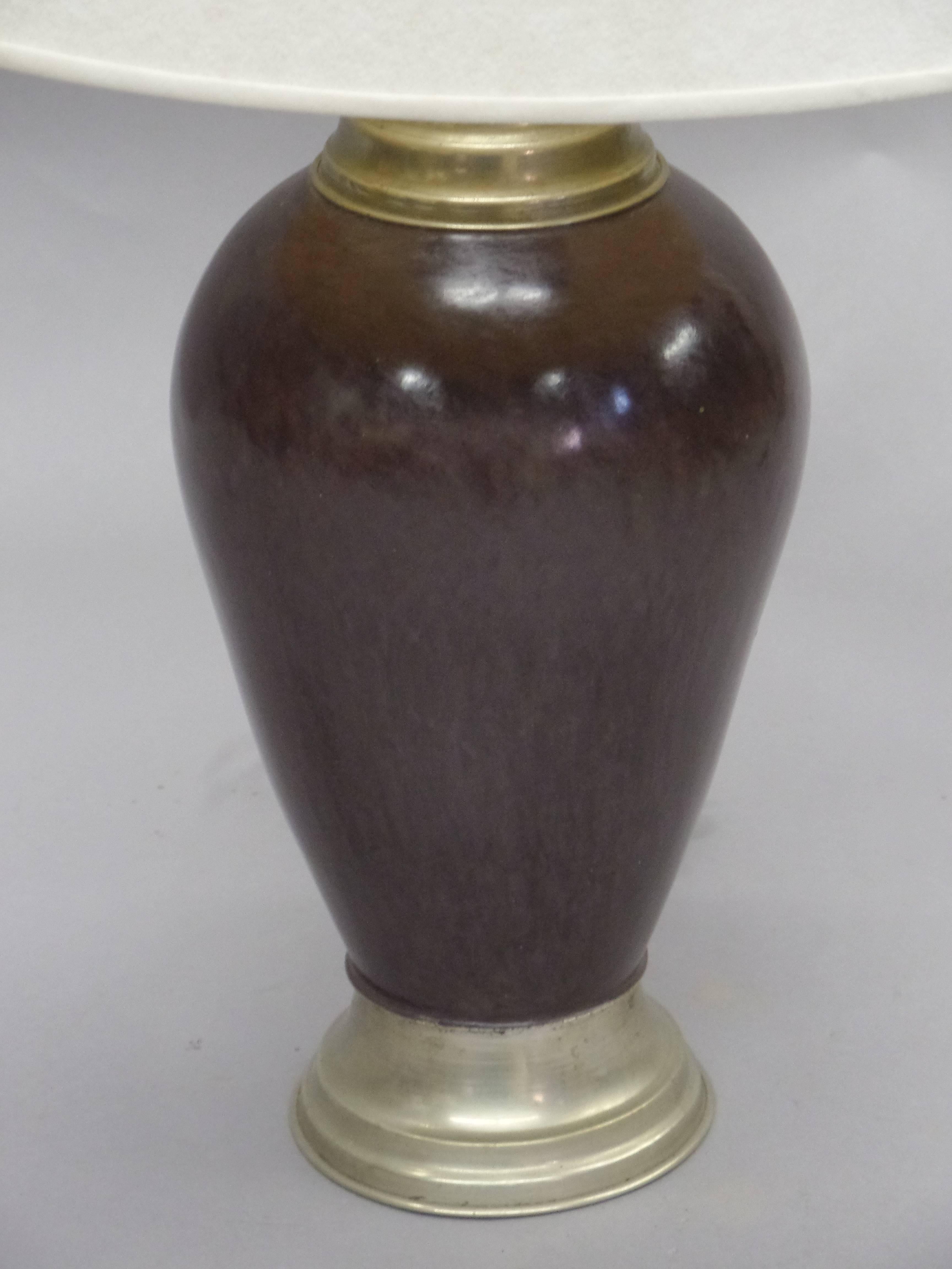 Lámparas de sobremesa de acero esmaltado de color malva, modernas y francesas de mediados de siglo Moderno de mediados de siglo en venta