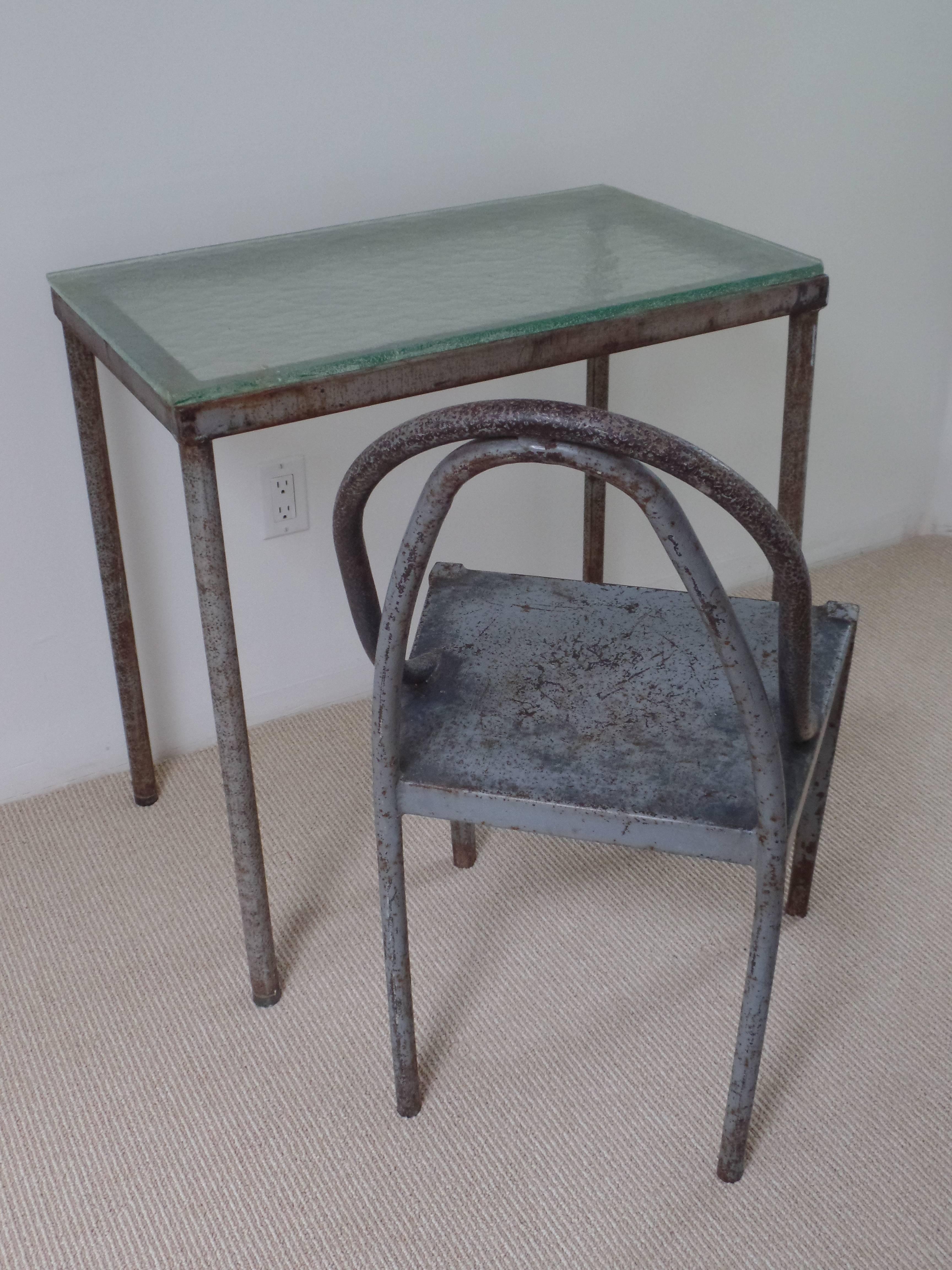 Wichtiger modernistischer Prototyp eines Schreibtischs & Stuhl von U.A.M.:: der Le Corbusier zugeschrieben wird (Moderne) im Angebot
