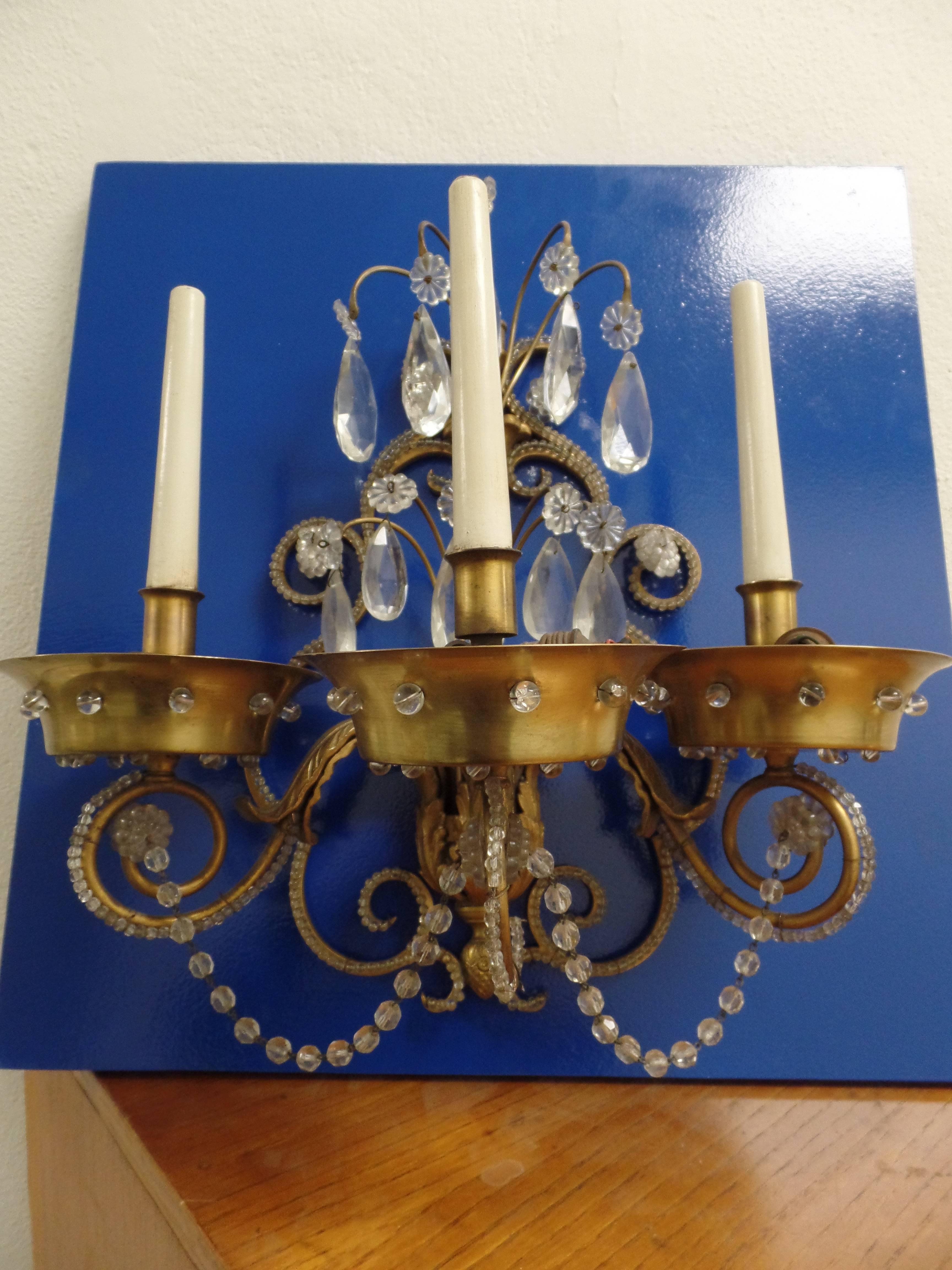 Mid-Century Modern Pair of French Modern Neoclassical Brass and Crystal Sconces by Maison Jansen For Sale