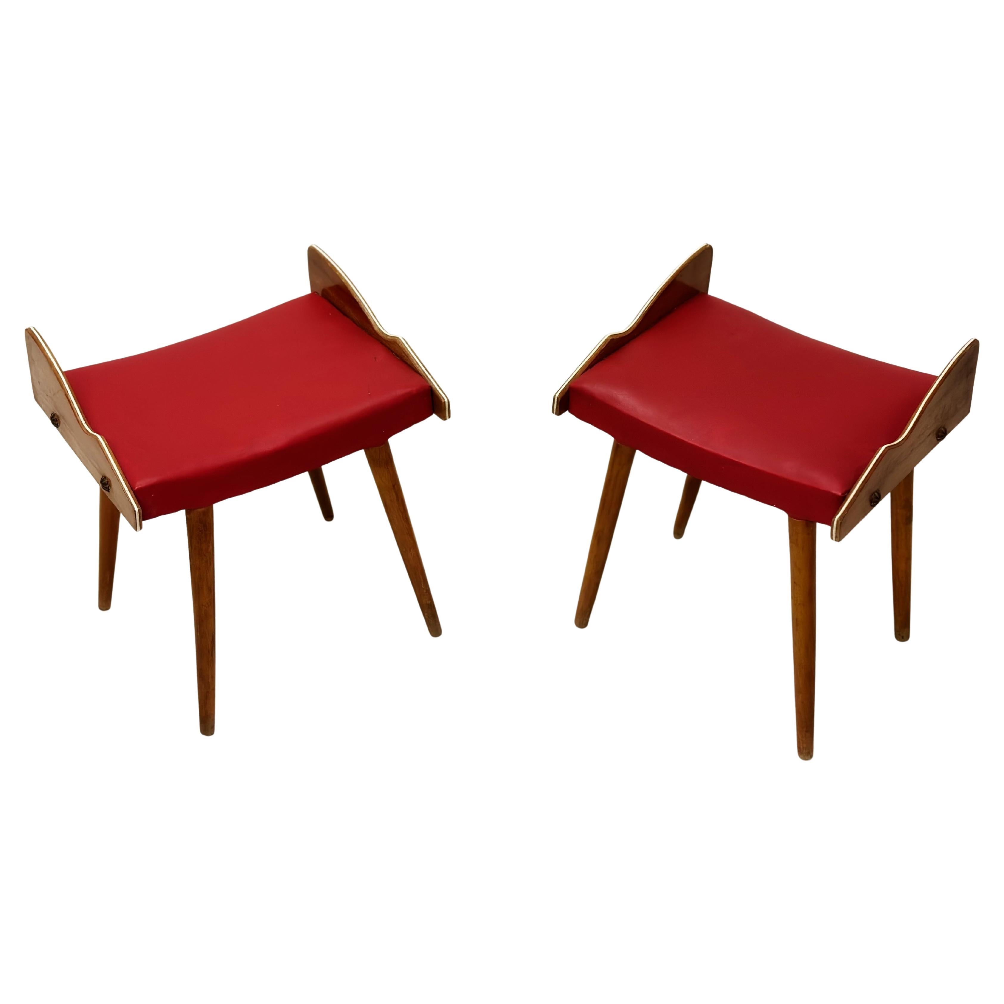 Coppia di panche/sgabelli in legno italiani della metà del secolo scorso attribuiti a Gio Ponti in vendita