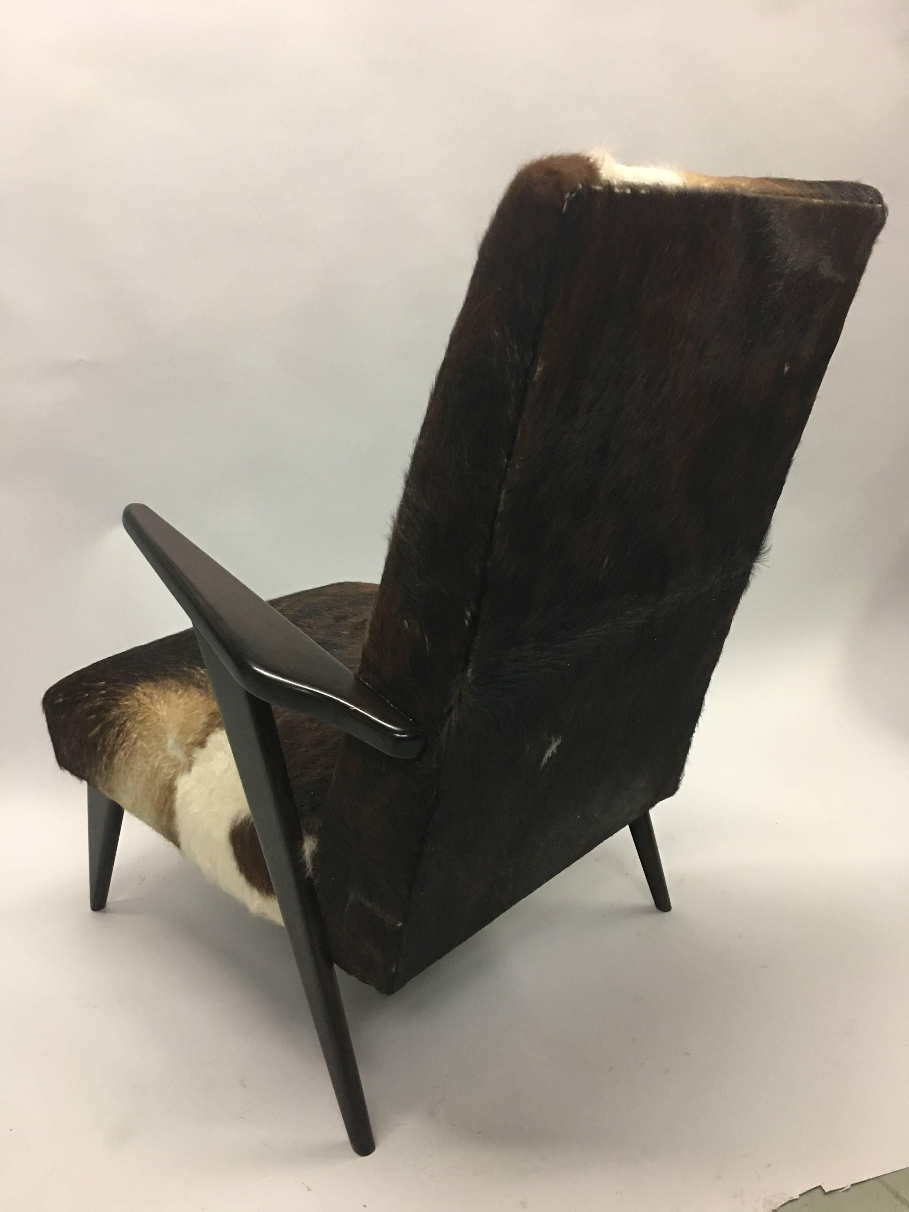 Cowhide Pair of Italian Mid-Century Modern Lounge Chairs Attributed to Ico Parisi For Sale