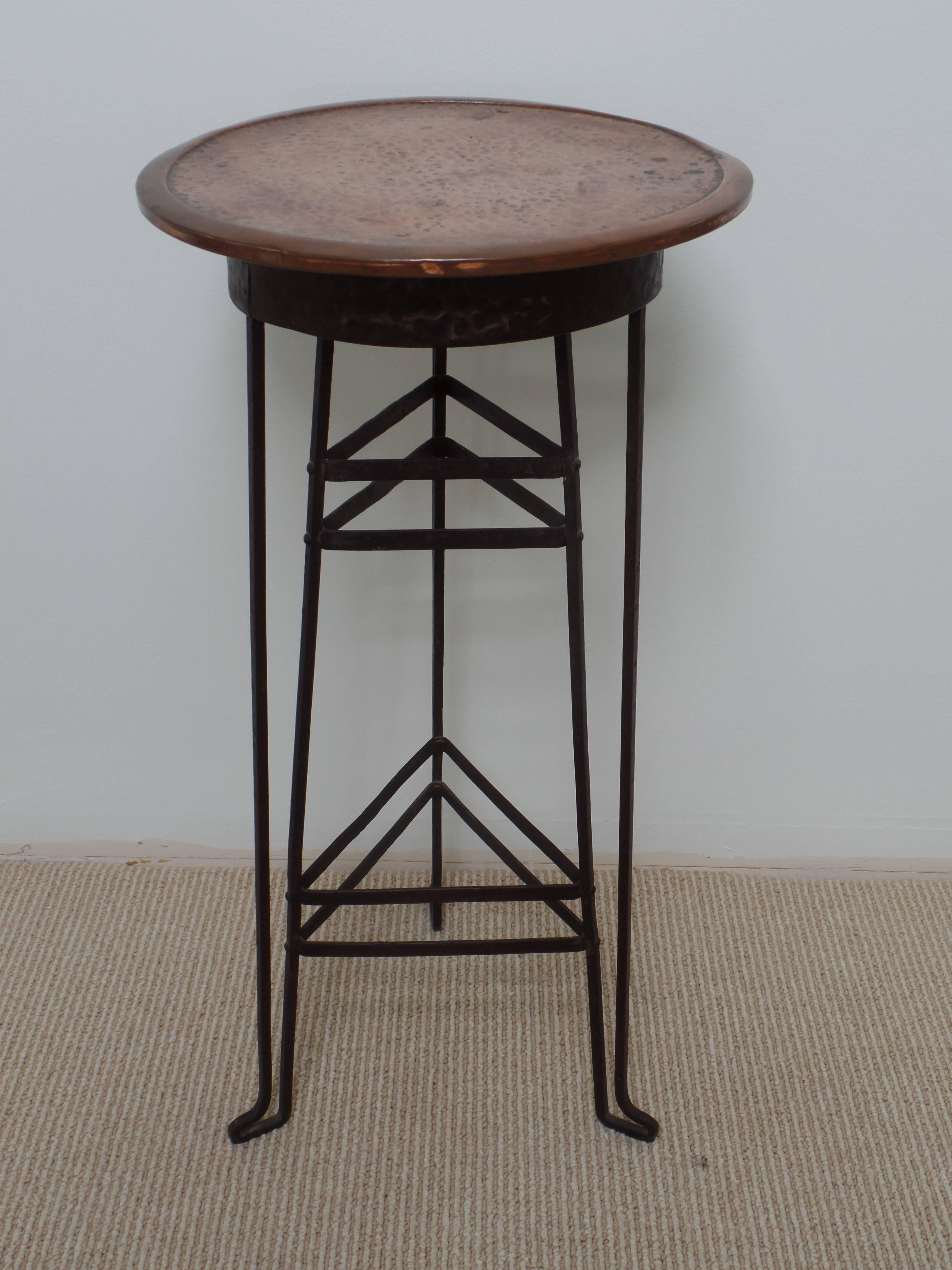 Elegant Austrian Early Modernist / minimalist steel frame table with hand-hammered copper top.

References: Austrian. Wiener Werkestatte, Viennese Workshops, end tables, plant stands.