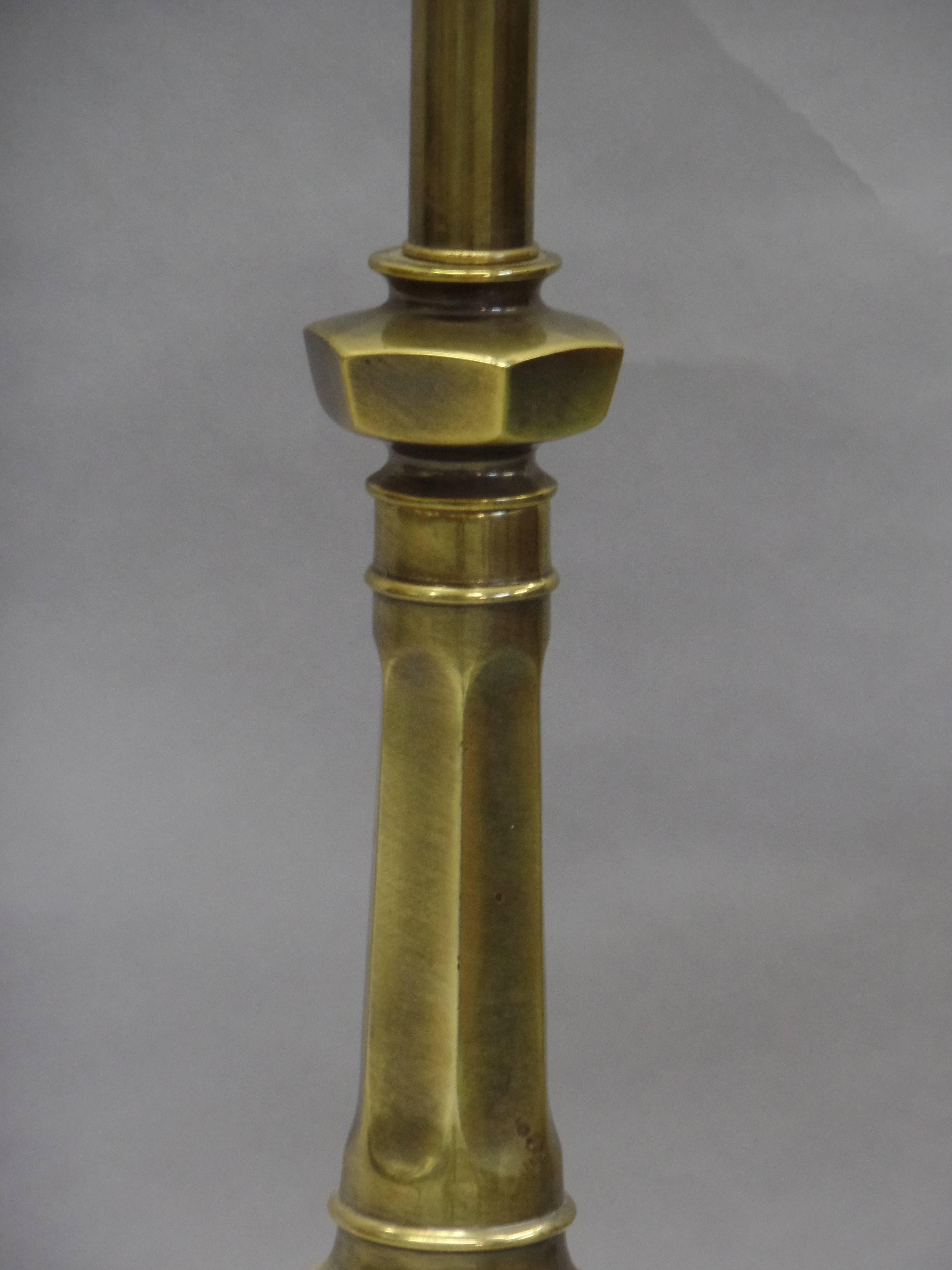 Pair of British Mid-Century Modern Neoclassical Brass Baluster Table Lamps In Good Condition For Sale In New York, NY