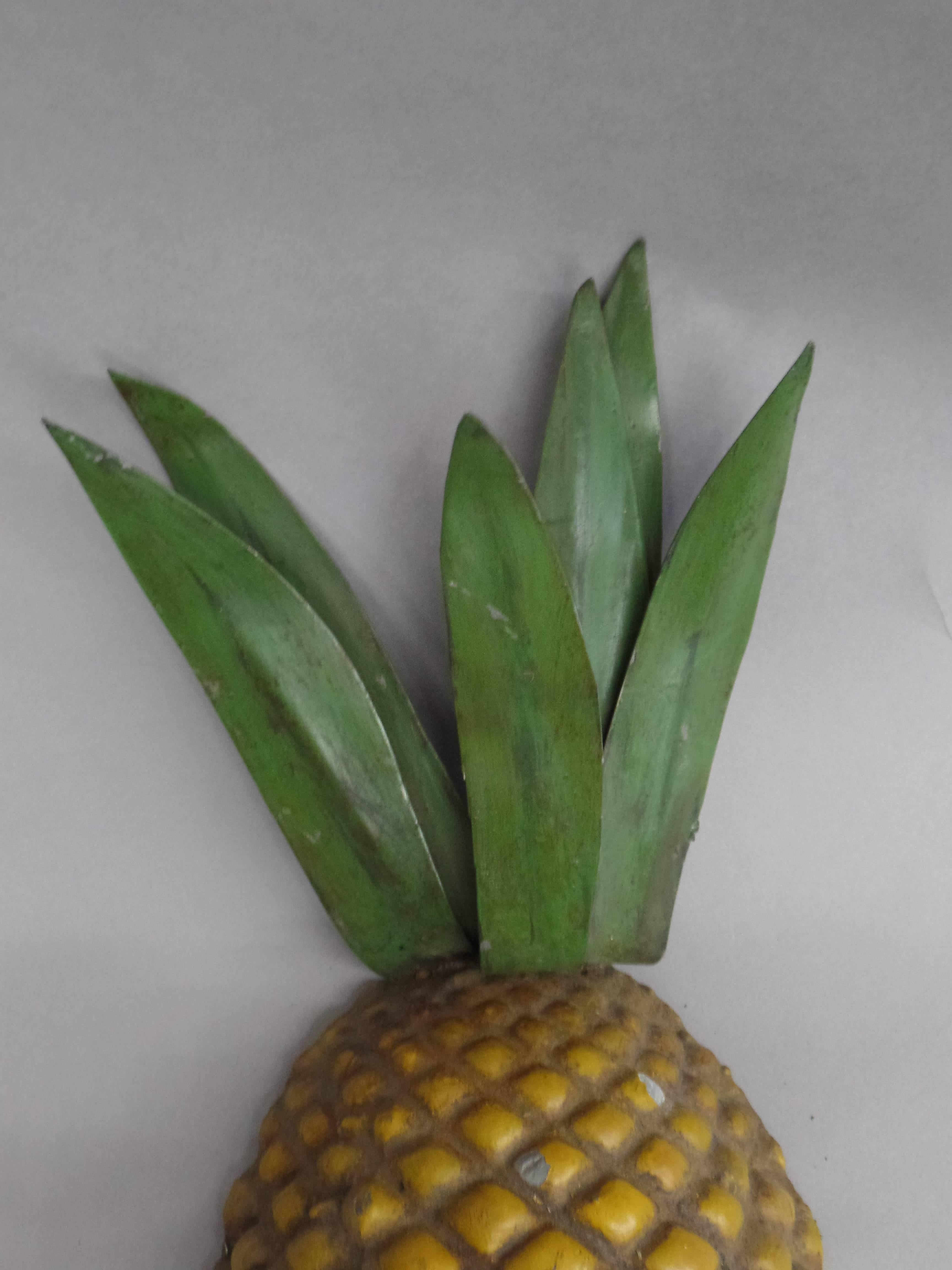 Pair of French Mid-Century Toll Wall Sconces in the Form of Pineapples In Good Condition In New York, NY