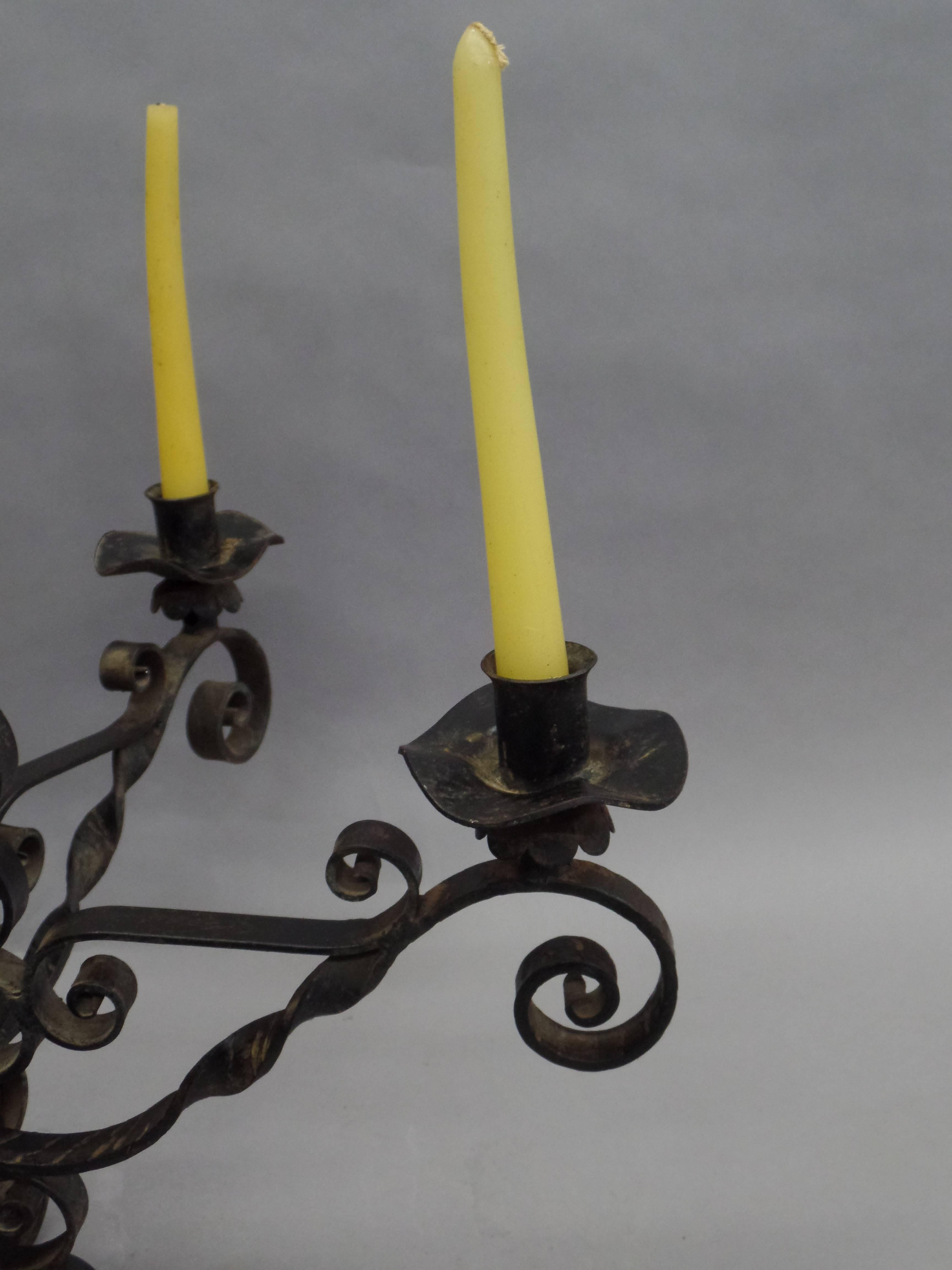 Ferro battuto Candelabro, centrotavola, lampadario in ferro battuto francese del Medioevo in vendita