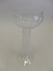 Schwedische mundgeblasene Knospenvase aus „Eisglas“ von Lindshammar