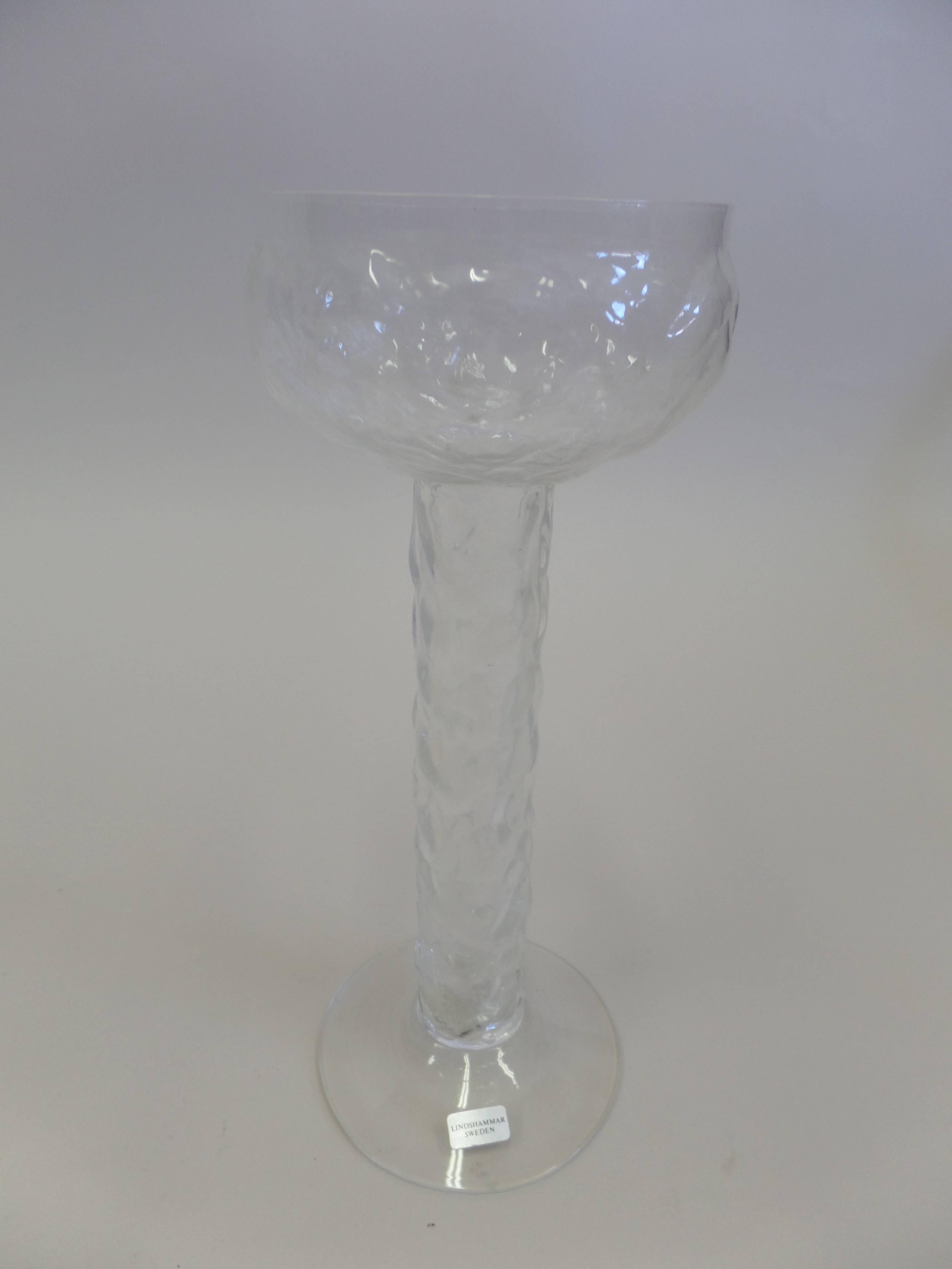Mid-Century Modern Vase à bourgeons suédois en verre glacé soufflé à la main par Lindshammar en vente