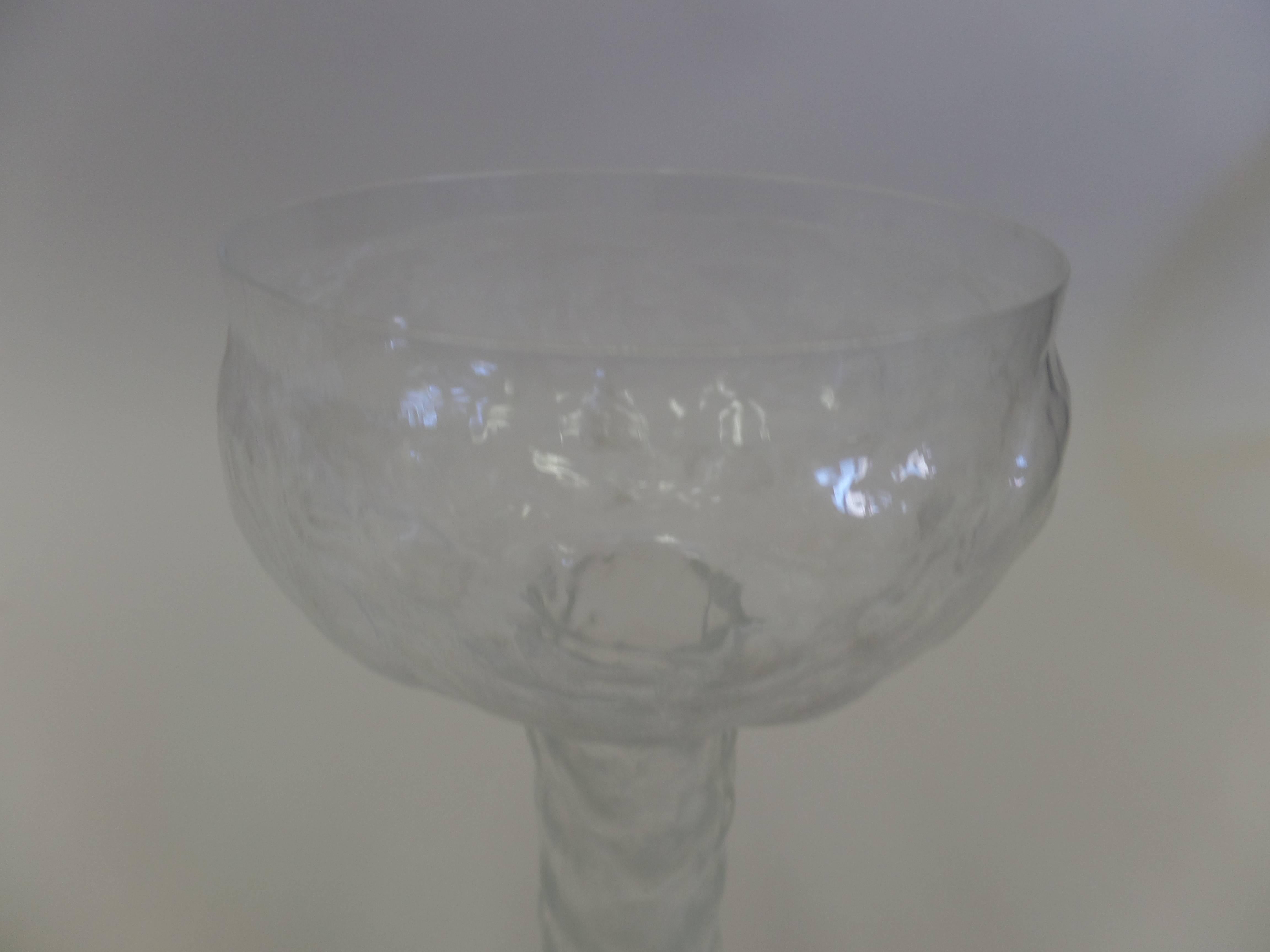 Vase à bourgeons suédois en verre glacé soufflé à la main par Lindshammar Excellent état - En vente à New York, NY