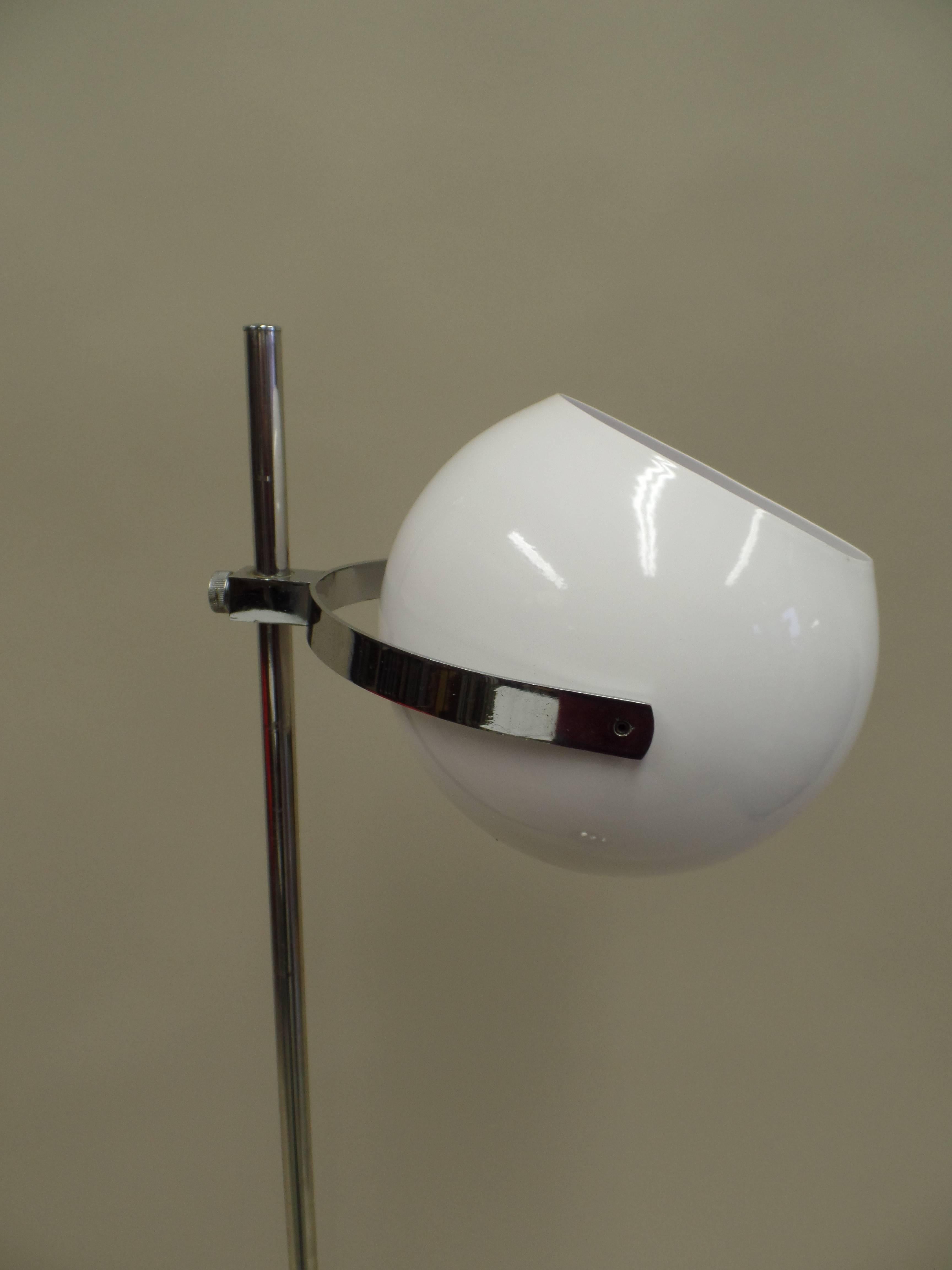Paar italienische Mid-Century-Modern-Stehlampen mit Gelenk von Reggiani im Zustand „Gut“ im Angebot in New York, NY