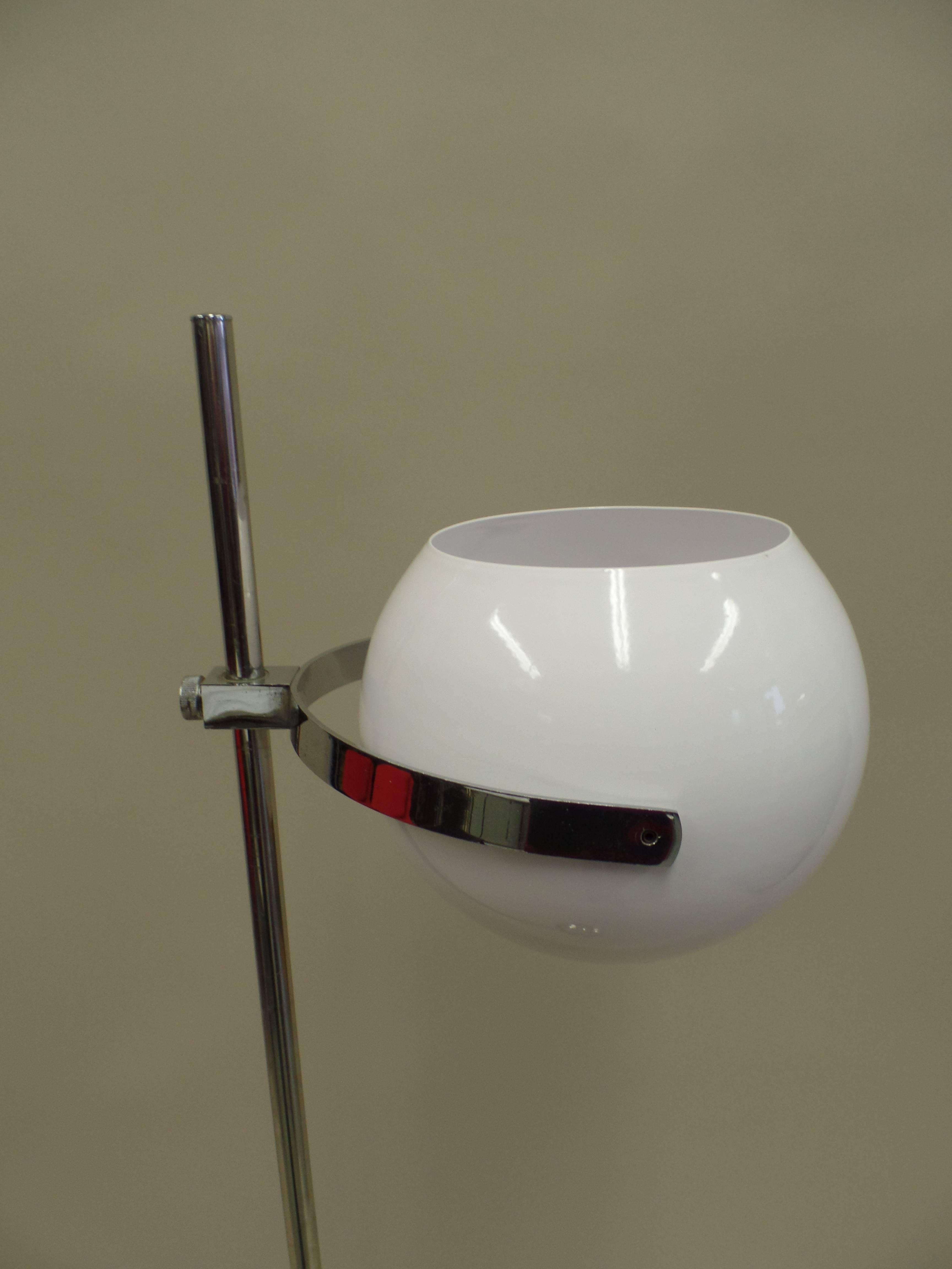 Paar italienische Mid-Century-Modern-Stehlampen mit Gelenk von Reggiani (20. Jahrhundert) im Angebot