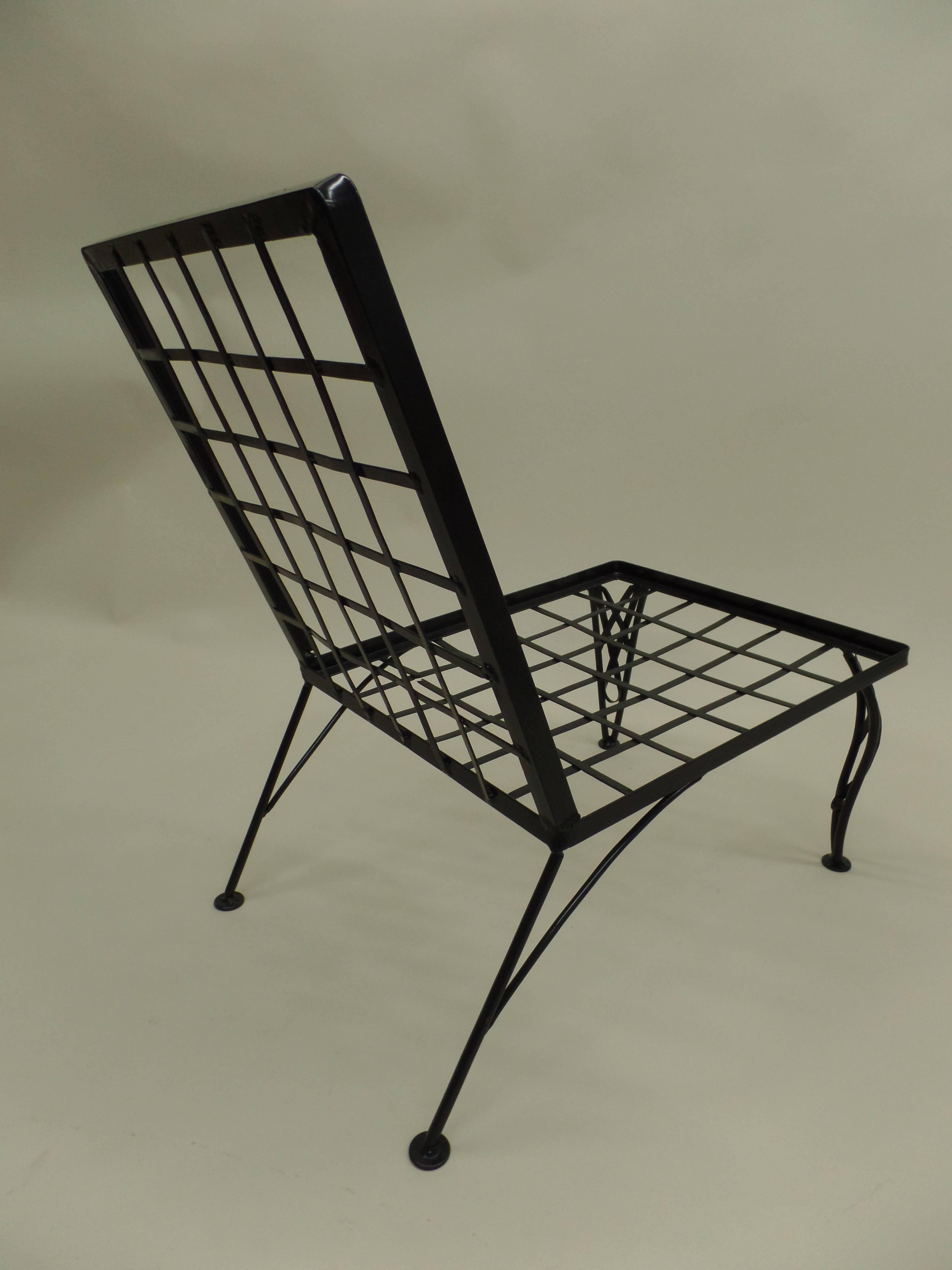 Pair French Mid-Century Modern Grid Back Iron Lounge Chairs, Rene Gabriel Style In Good Condition For Sale In New York, NY
