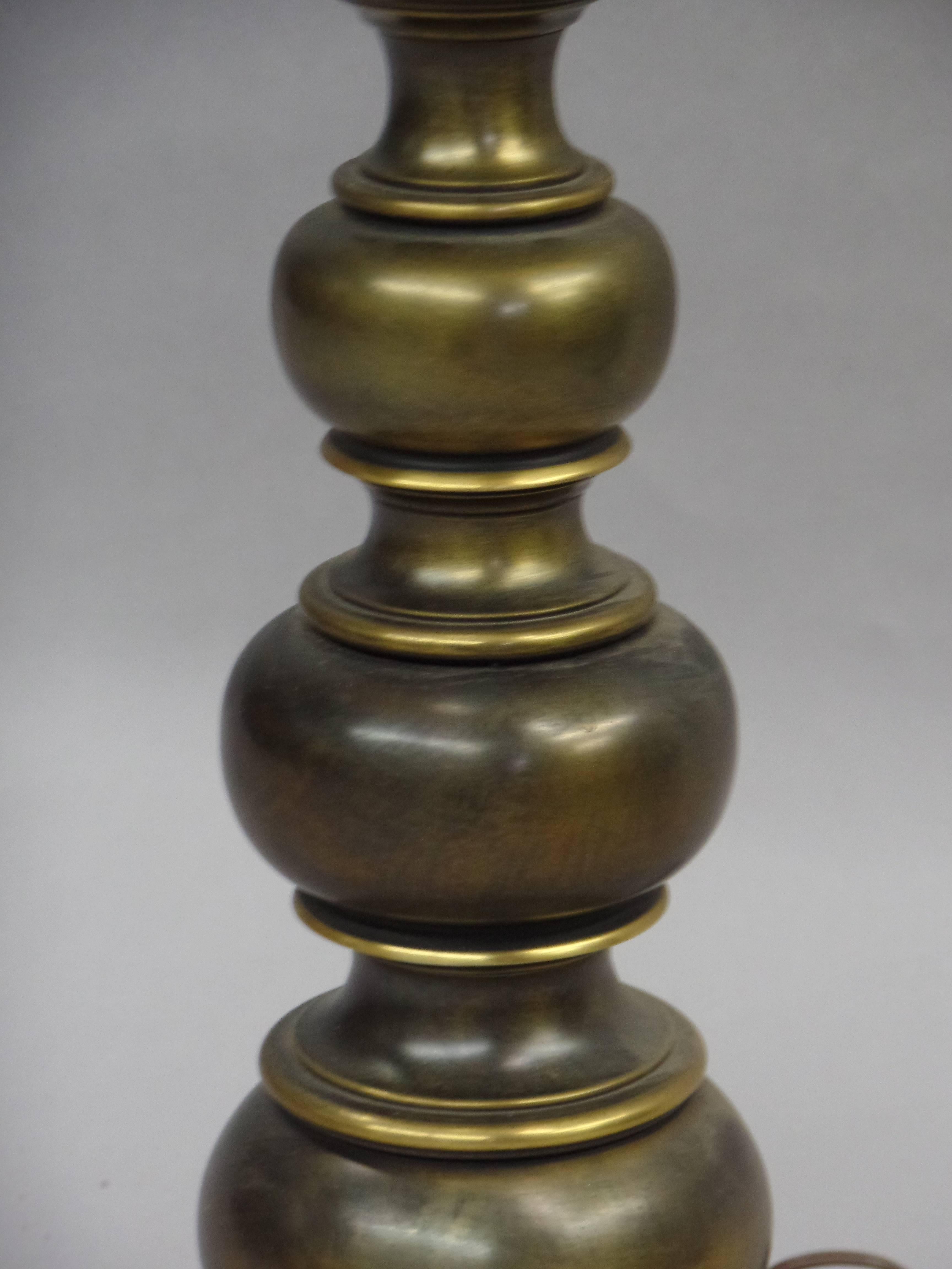 Mid-20th Century Pair of British MId-Century Modern Neoclassical Brass Ball Lamps For Sale