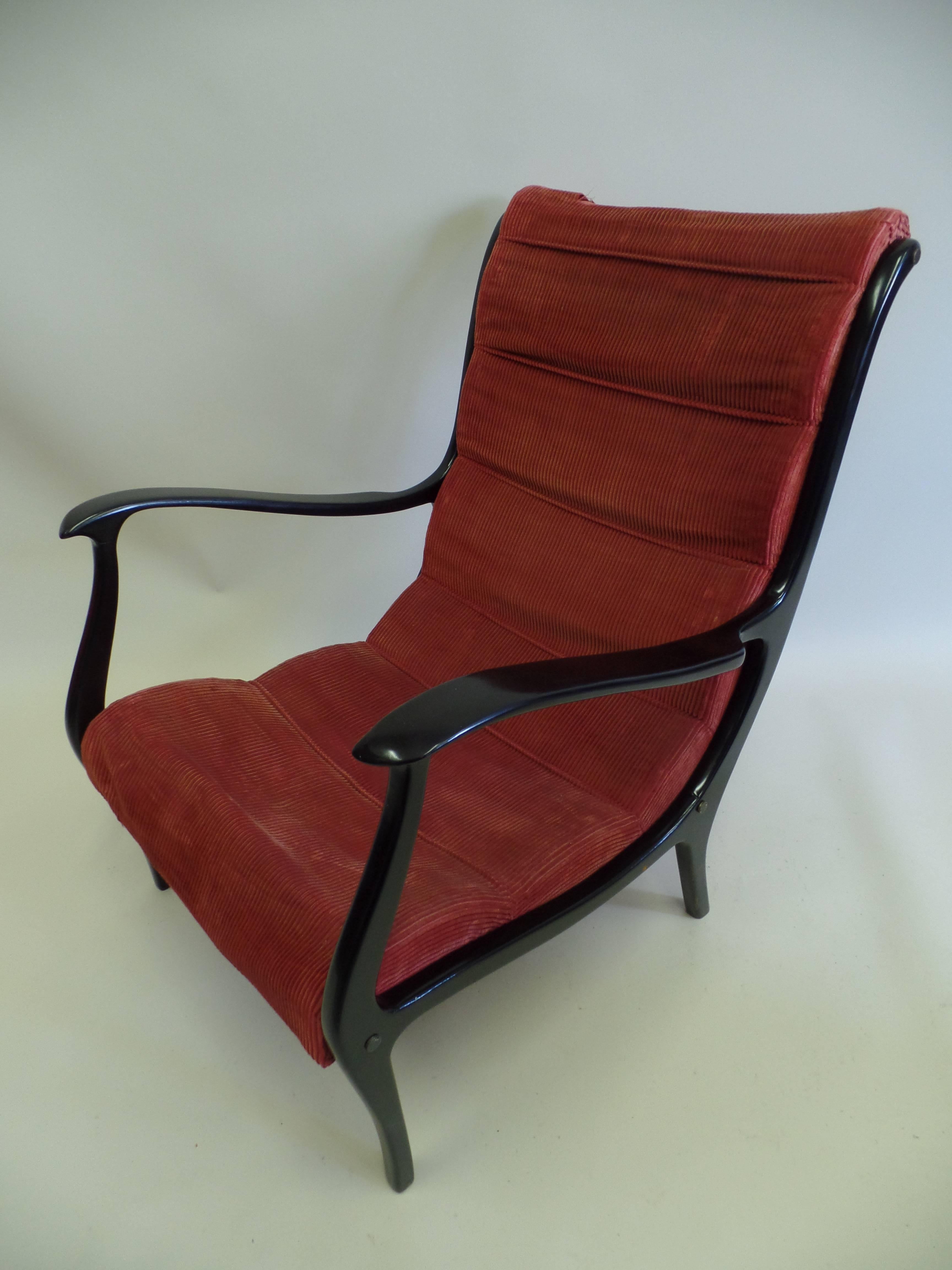 An elegant pair of Italian Mid-Century Modern Neoclassical lounge chairs or Armchairs in the style of Gio Ponti. The pieces are in a sculptural form with smooth flowing lines and refined detailing. The lines are sensuous and the dark hard wood