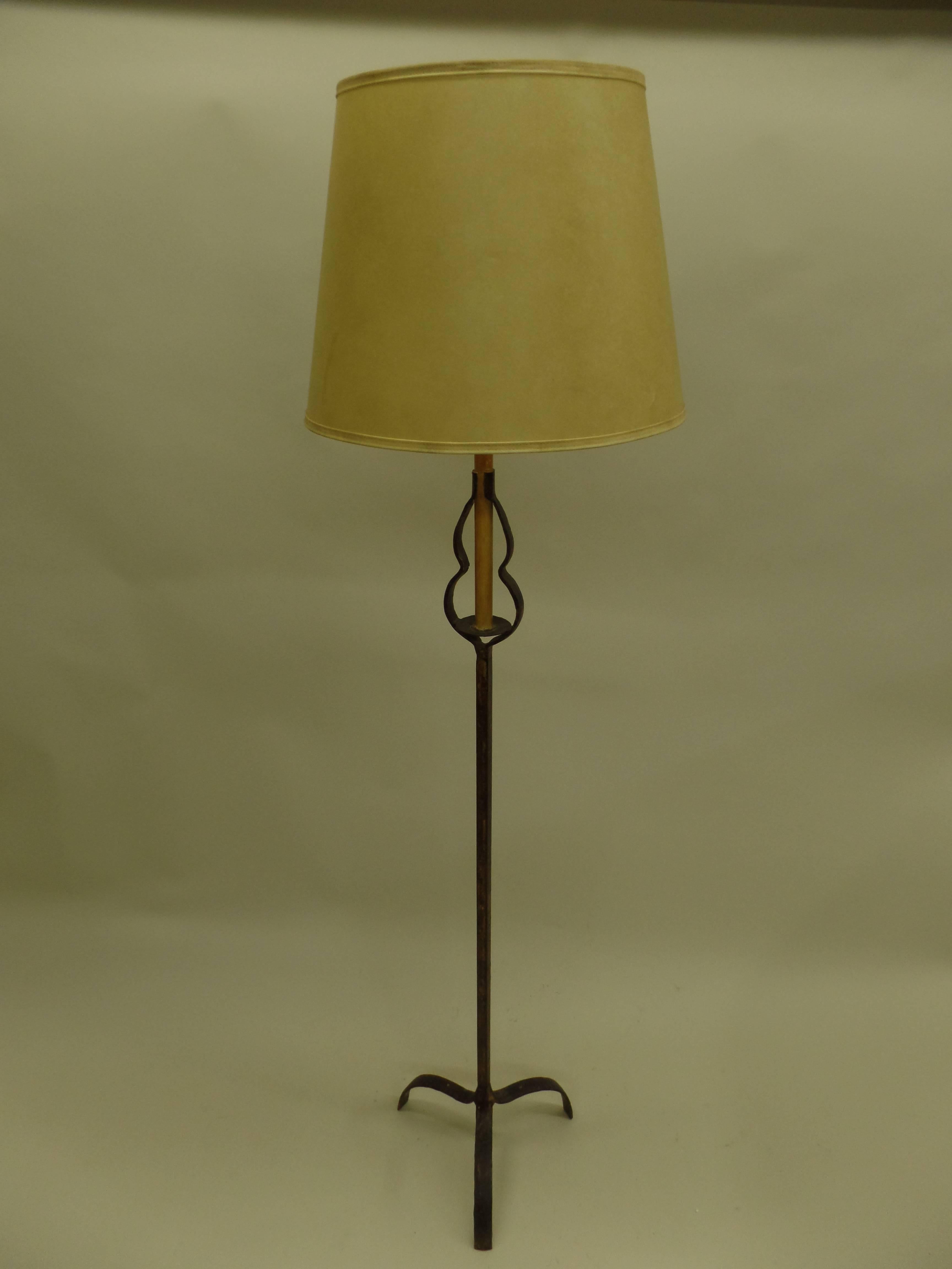 Elegant pair of French Mid-Century hand-wrought iron, partially gilt standing lamps in the modern neoclassical spirit. 

Shades are for demonstration purposes only.