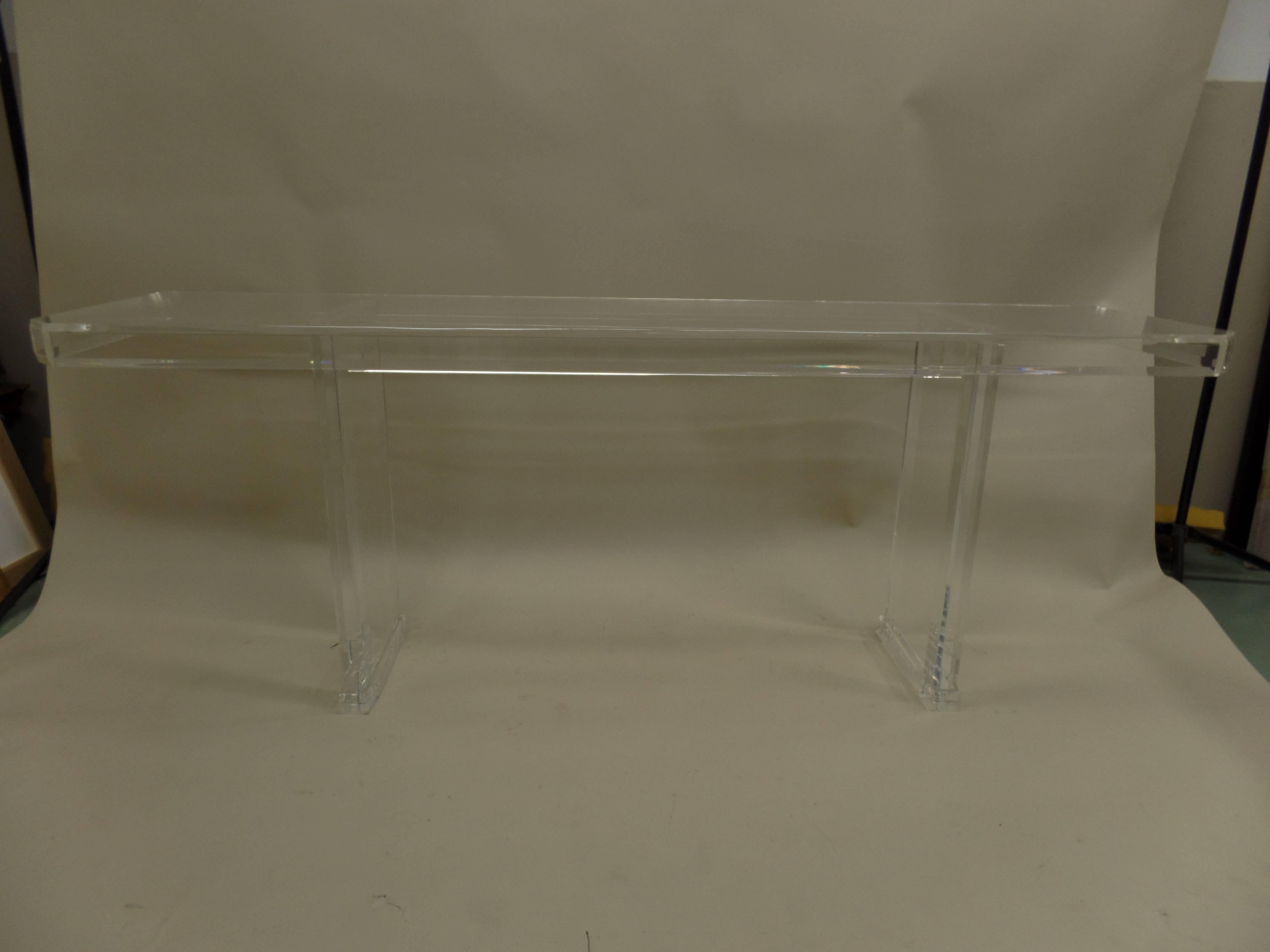 Large elegant French Mid-Century Modern sofa table or console in plexiglass. The bases and top are both in Lucite providing total transparency. 

References: Minimalism, Space Age, 