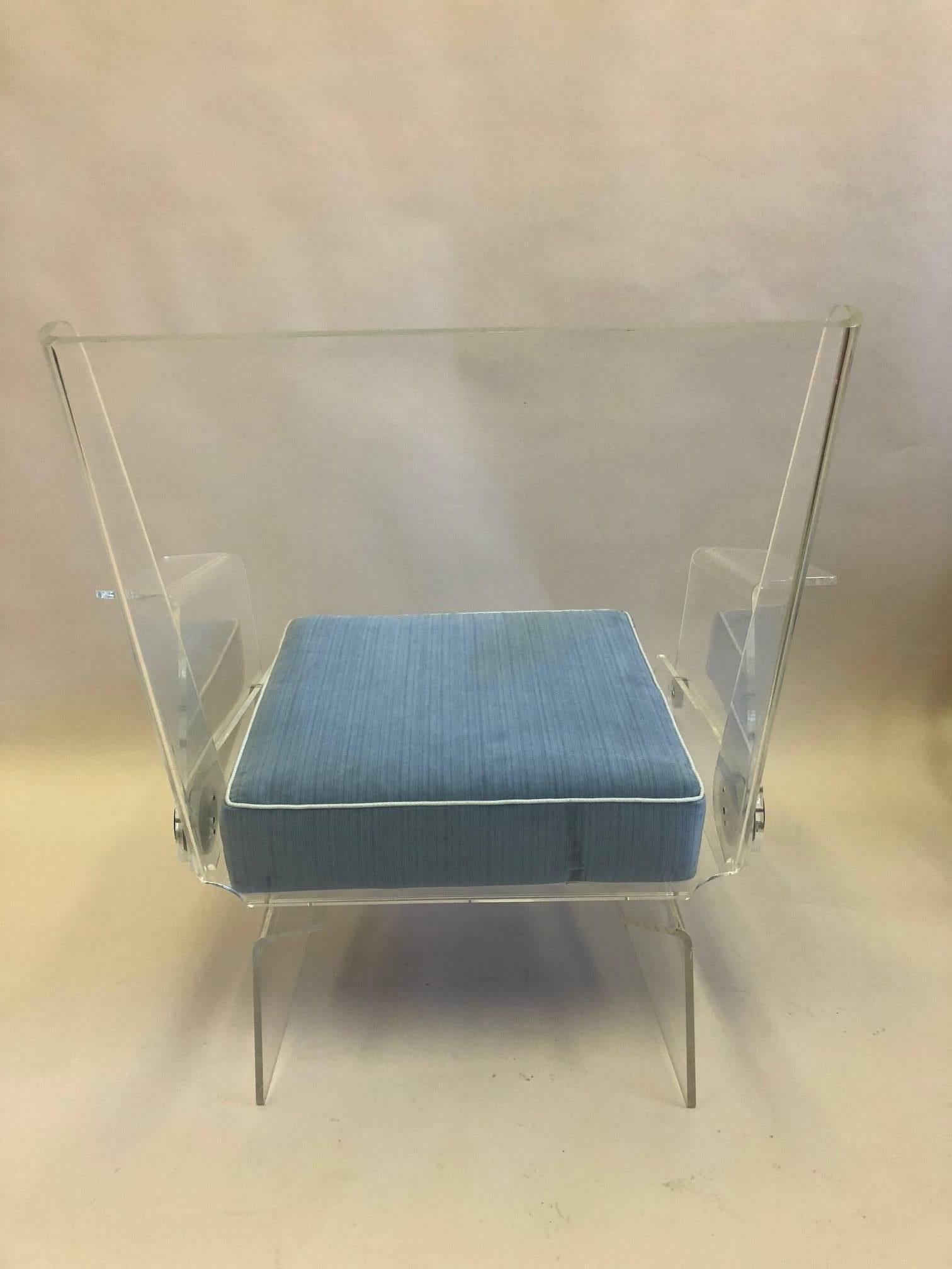 French Mid-Century Modern Lucite Lounge Chair, Paris, 1970 For Sale 1
