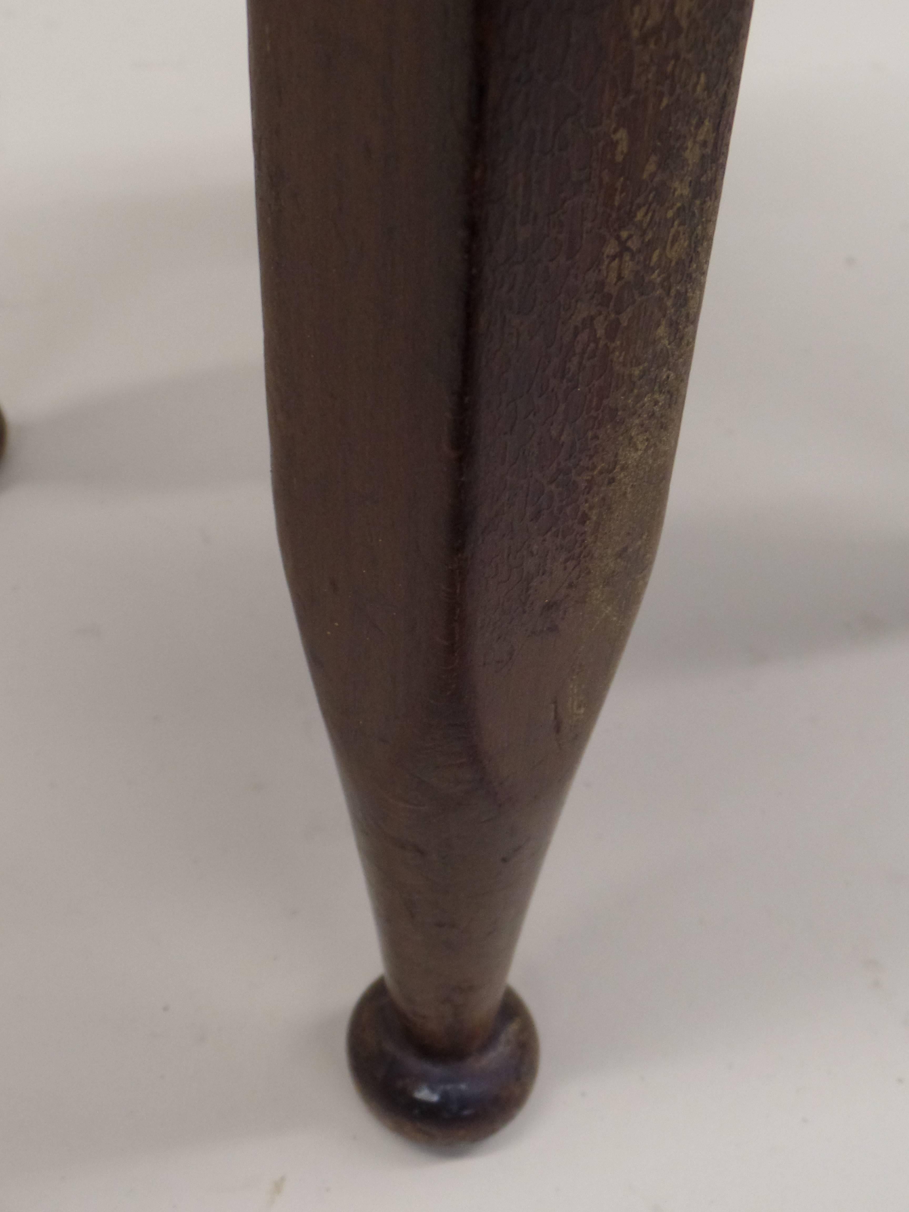 Cuatro taburetes neoclásicos franceses de mediados de siglo, de madera tallada a mano, hacia 1940 en Bueno estado para la venta en New York, NY