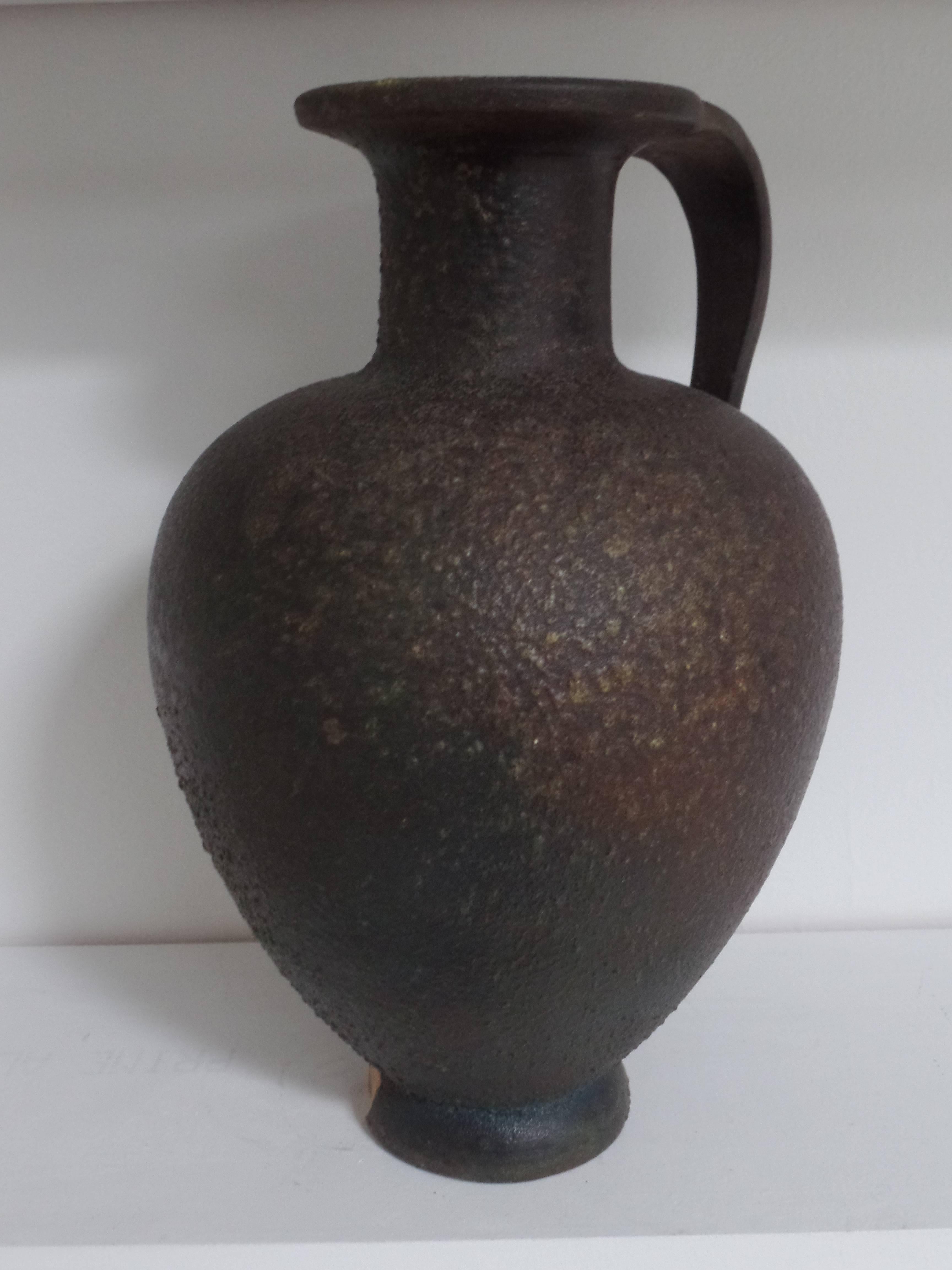 An elegant pair of handmade French Mid-Century stoneware vases/urns/pitchers/objet d' Art in a sober, pure form and with a deep bronze patina. Wonderful masterpieces of form, elegance and simplicity.

(Ceramics, Pottery).