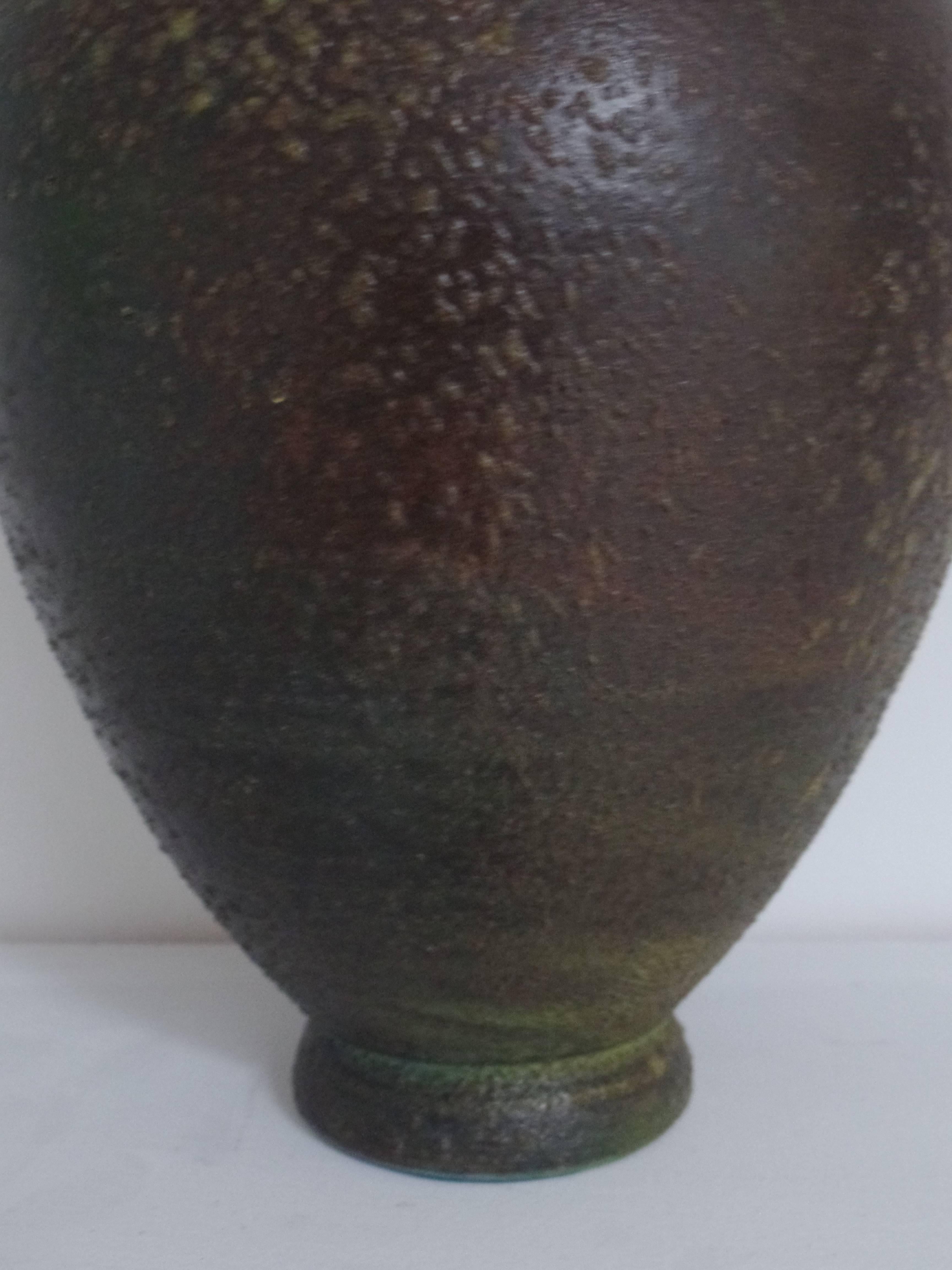 Mid-20th Century Pair of French Mid-Century Modern Neoclassical Vases Amphora in Bronze Patina For Sale