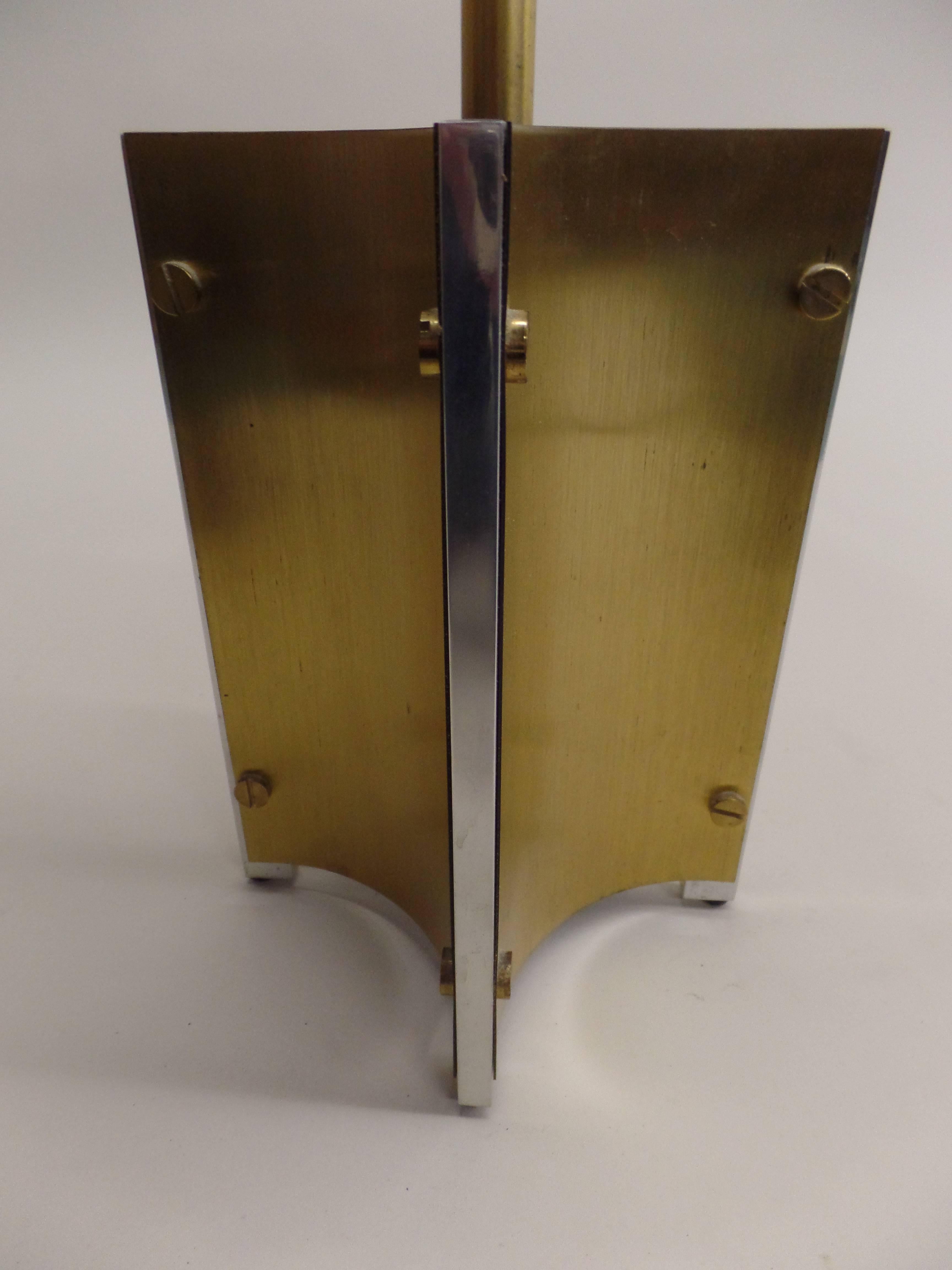 20ième siècle Paire de Lampes de Table Italiennes Modernes du Milieu du Siècle en Laiton et Acier Attr. à Romeo Rega en vente