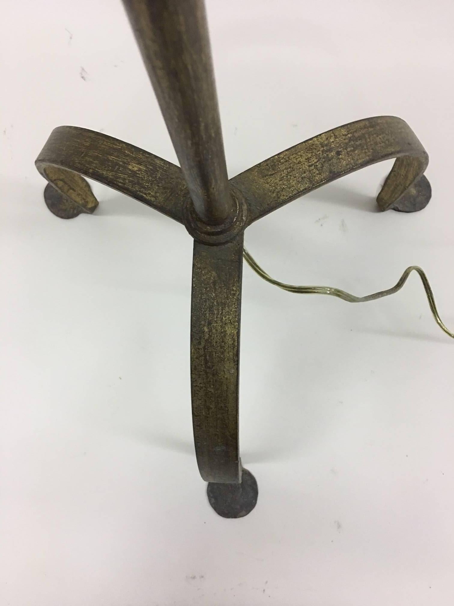 Sculptural French, 1940s Gilt Iron Floor Lamp with Integrated Gueridon 1