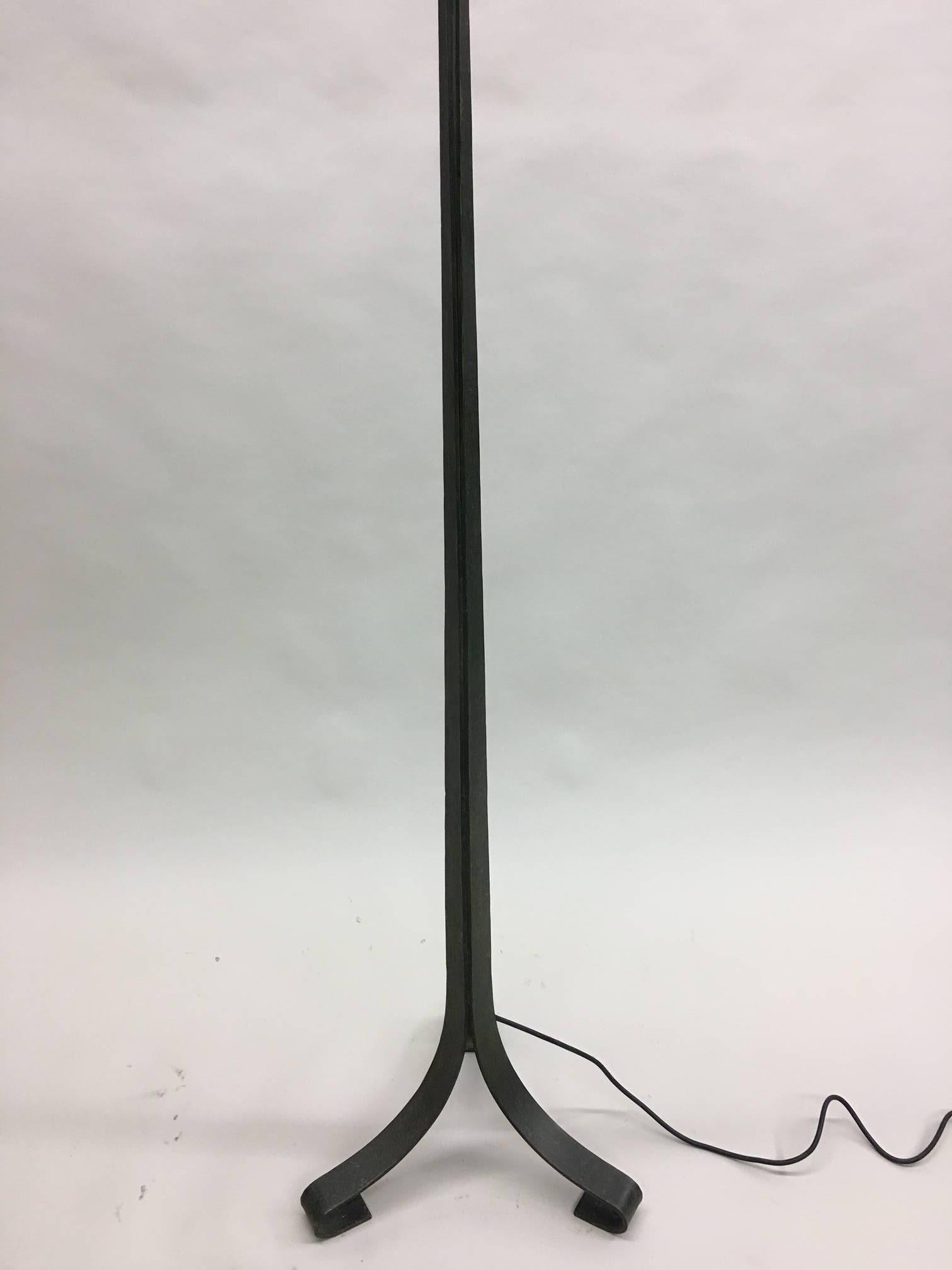 French Mid-Century Floor Lamp in Bronzed Iron by Maison Ramsay, 1940 In Good Condition In New York, NY