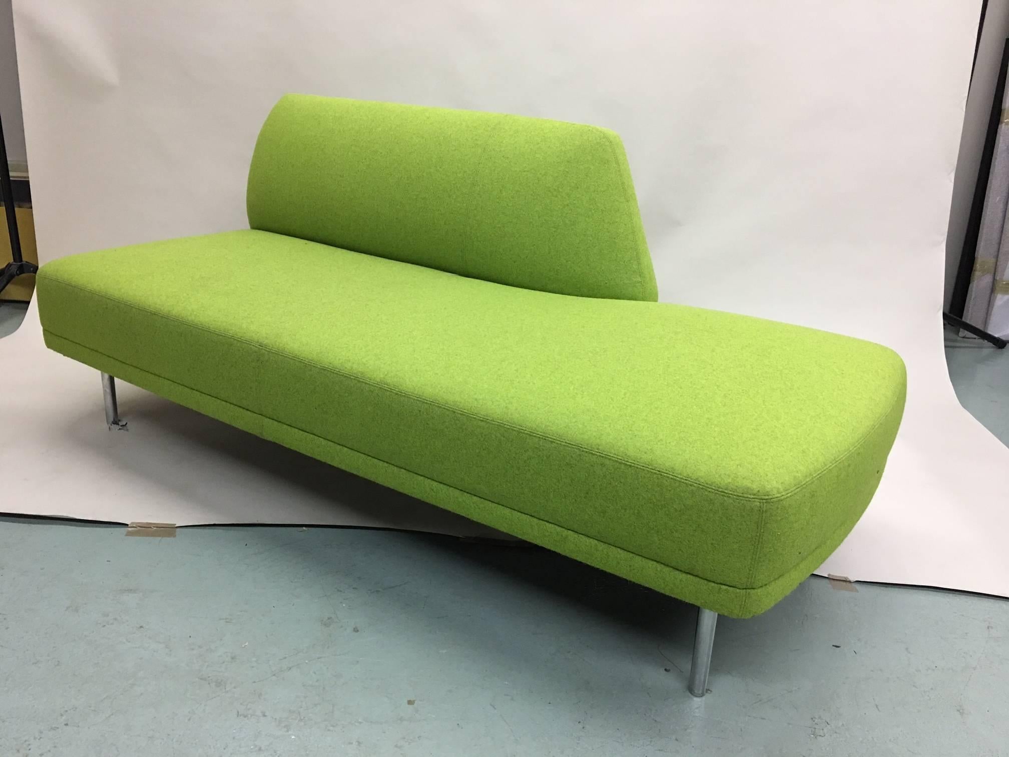 Italienisches Mossgrünes Sofa im Mid-Century Modern-Stil, Love Seat, Marco Zanuso-Stil im Zustand „Gut“ im Angebot in New York, NY