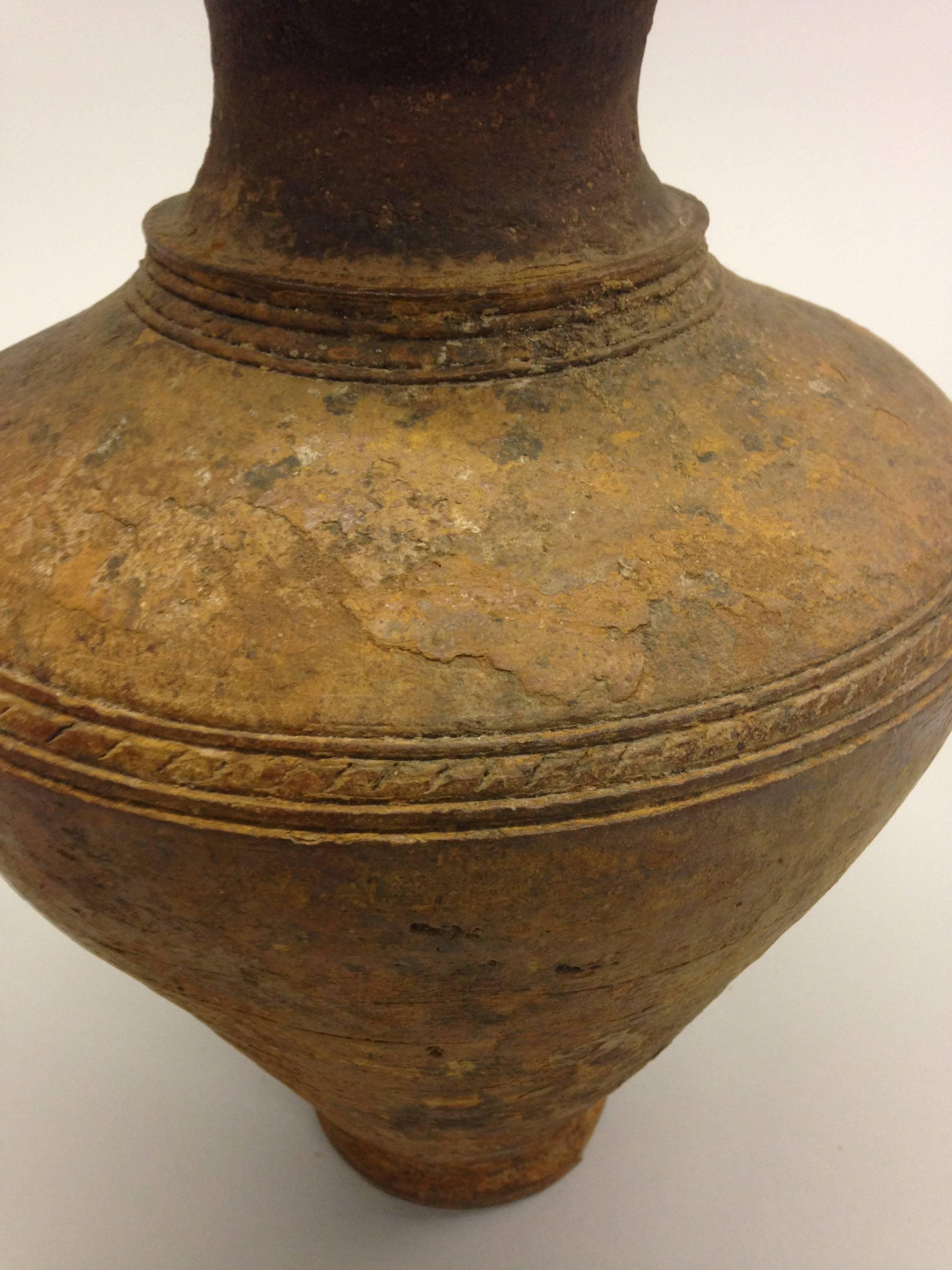Antike klassische Form Khmer Urne oder Vase (Kambodschanisch) im Angebot