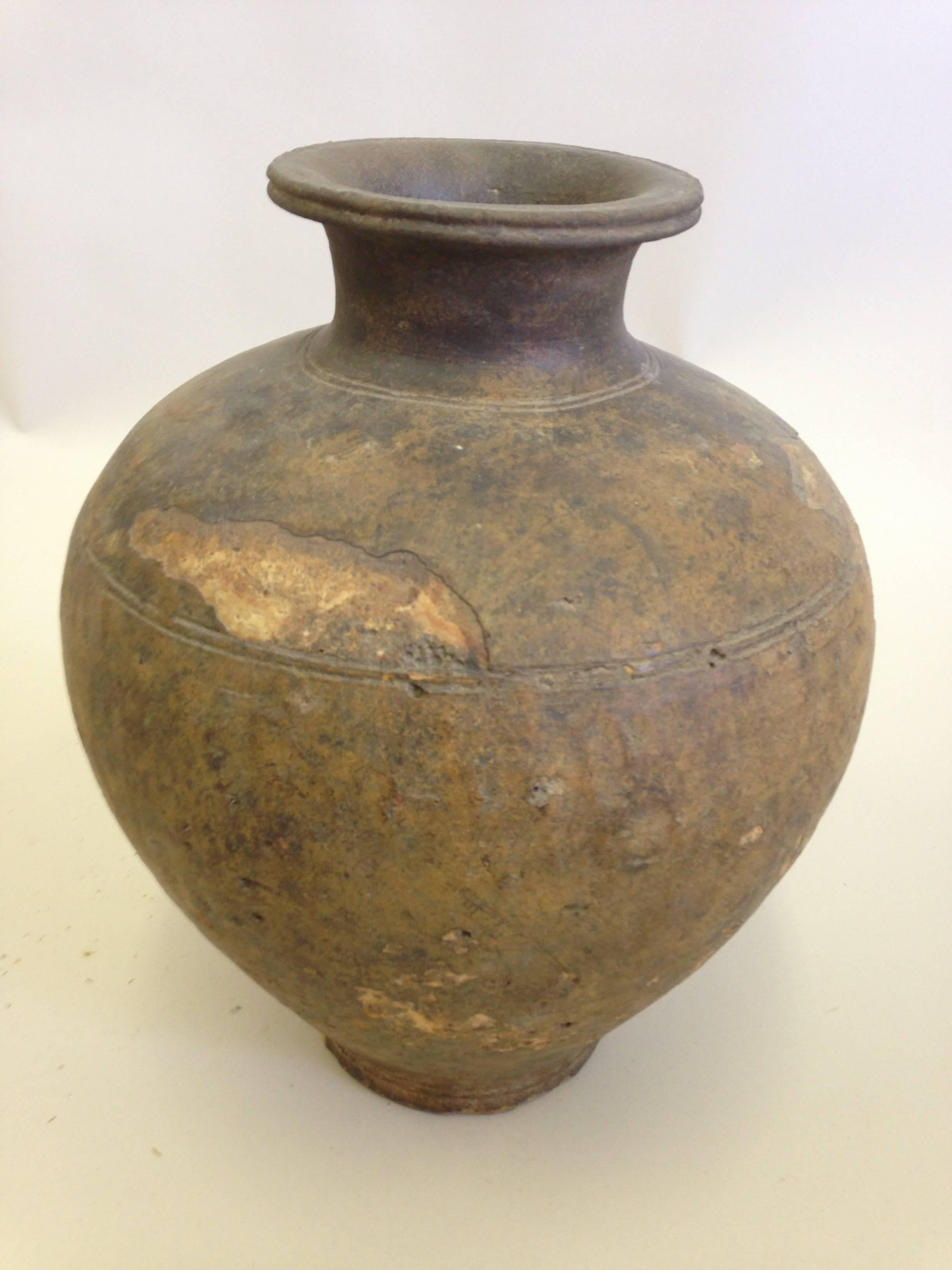 Tribale Urna o vaso antico Khmer di grandi dimensioni in vendita