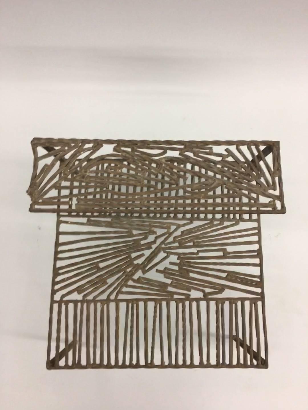 Escultura o mesa auxiliar italiana de hierro forjado 