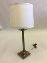Paire de lampes de bureau néoclassiques françaises en laiton de style mi-siècle moderne, Maison Jansen