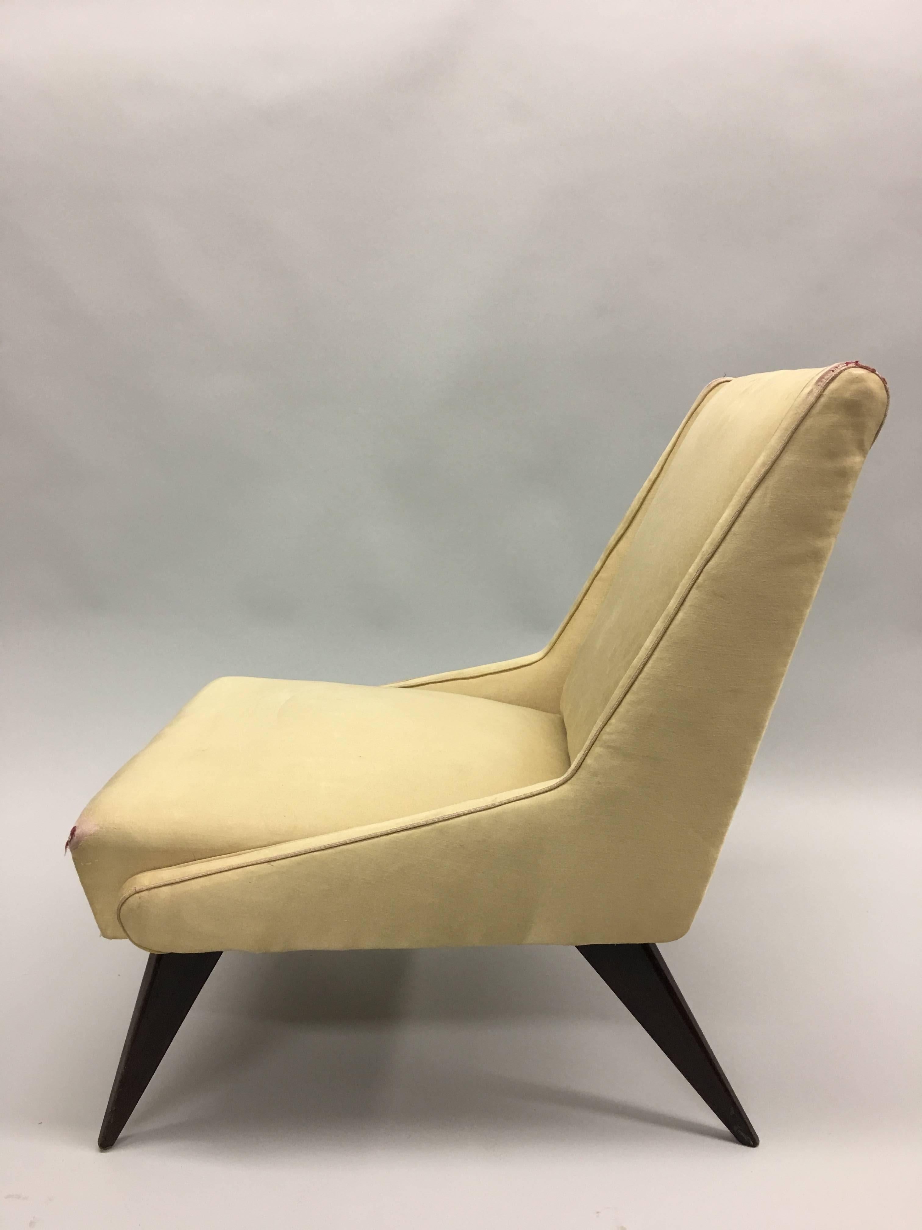 Pair of Italian Mid-Century Modern Lounge / Slipper Chairs by ISA, 1950 In Good Condition For Sale In New York, NY