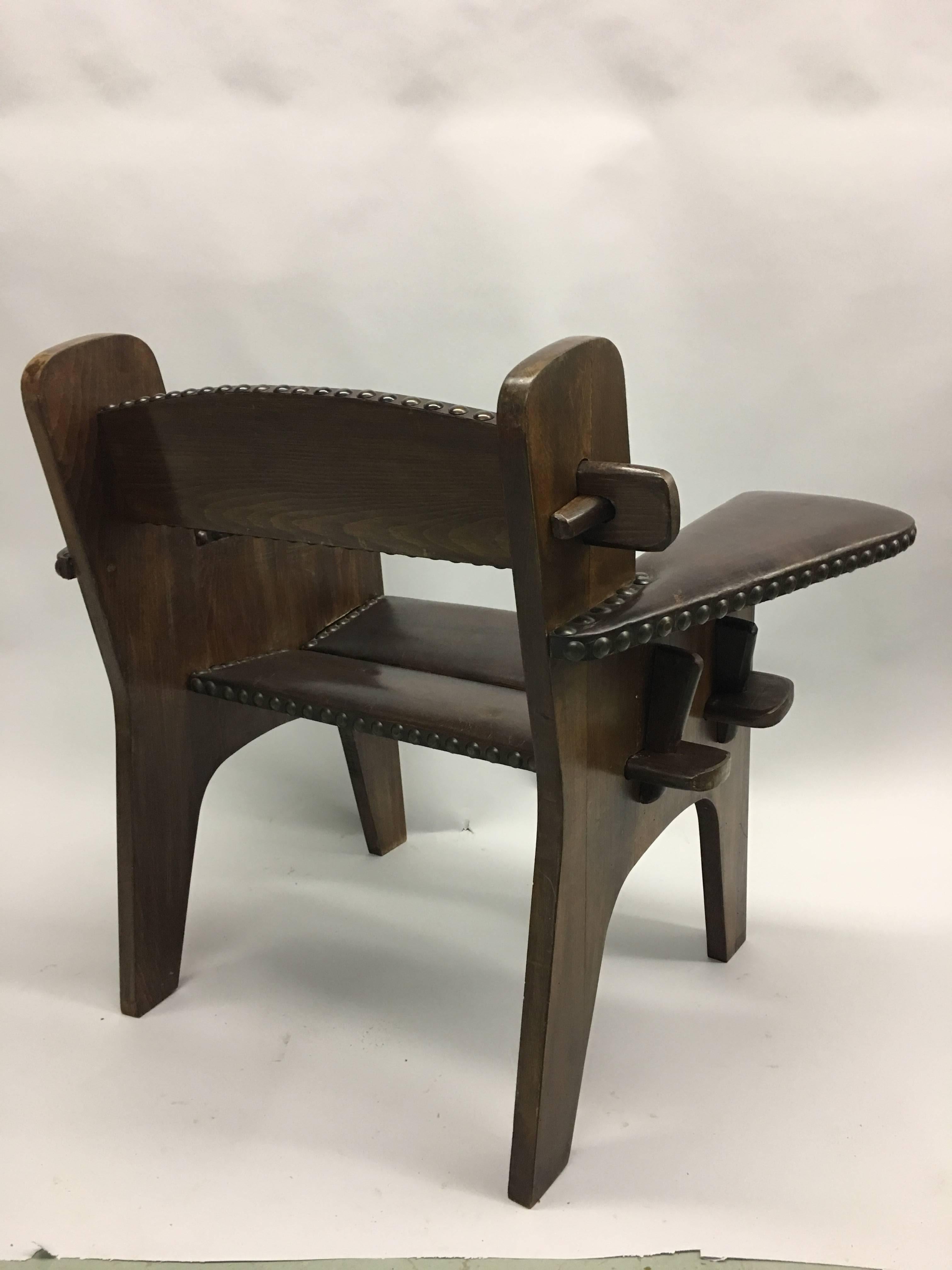 Paar italienische futuristische Loungesessel aus Holz und Leder aus Holz, Giacomo Balla zugeschrieben (20. Jahrhundert) im Angebot