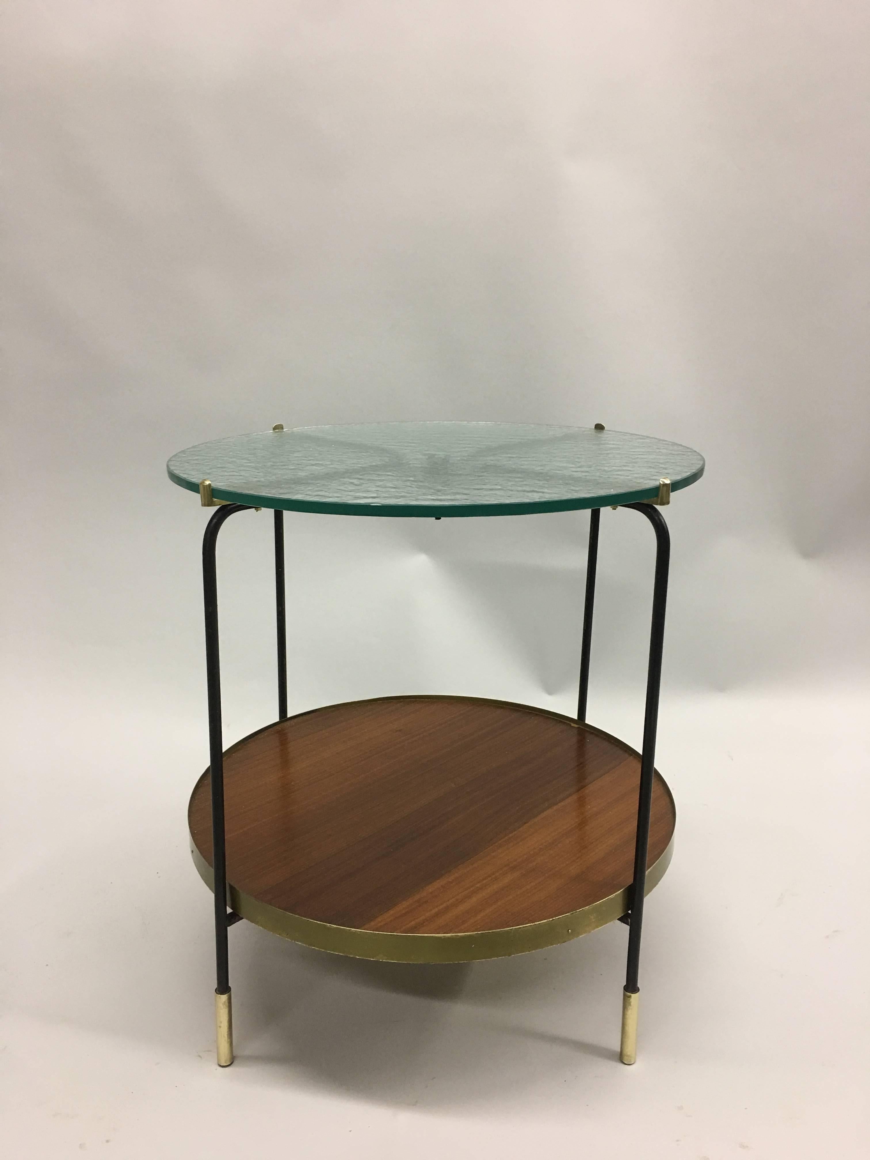 Italienischer doppelstufiger Bar-/Beistell-/Couchtisch aus der Mitte des Jahrhunderts im Stil von Fontana Arte (Moderne der Mitte des Jahrhunderts) im Angebot