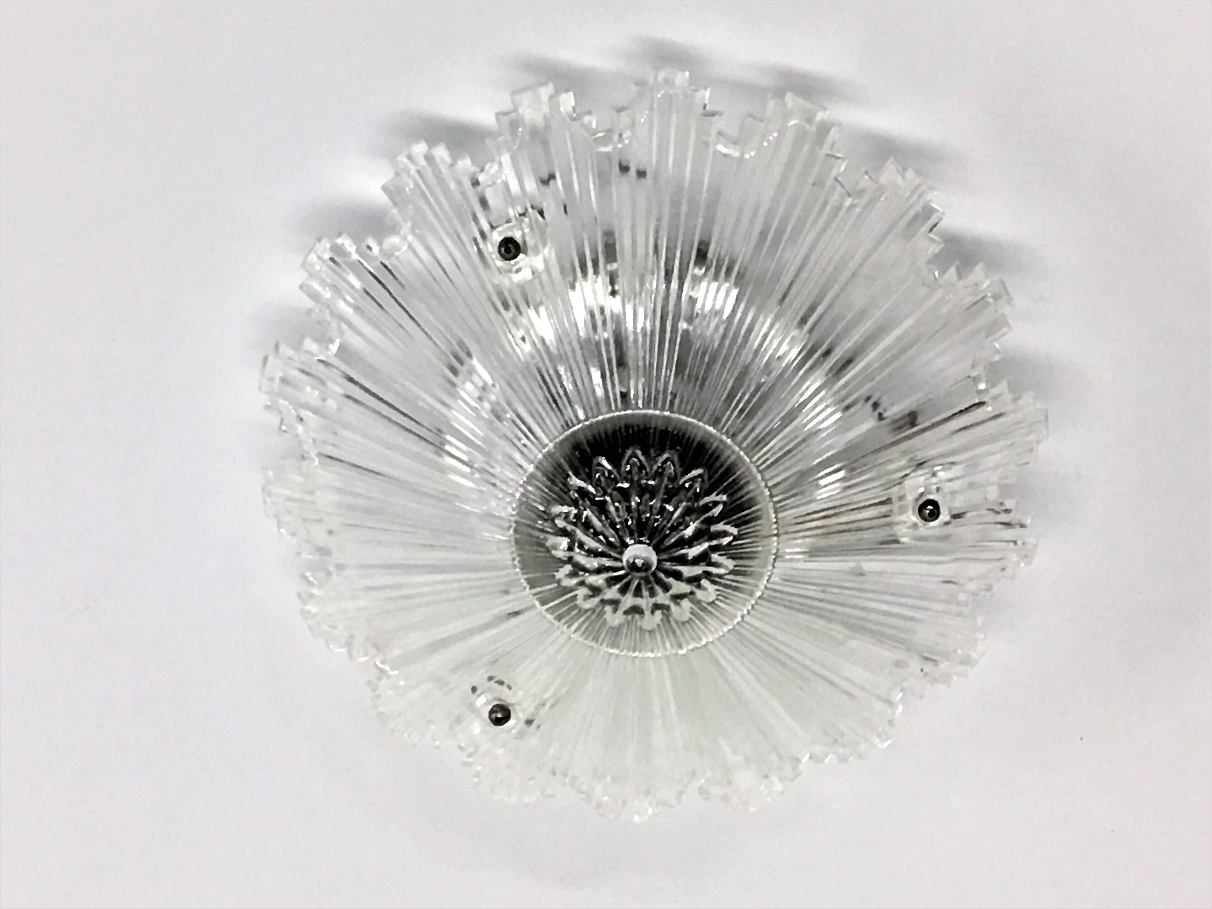 Pair of French Cut Crystal Starburst Pendants Attributed to Baccarat In Excellent Condition In New York, NY