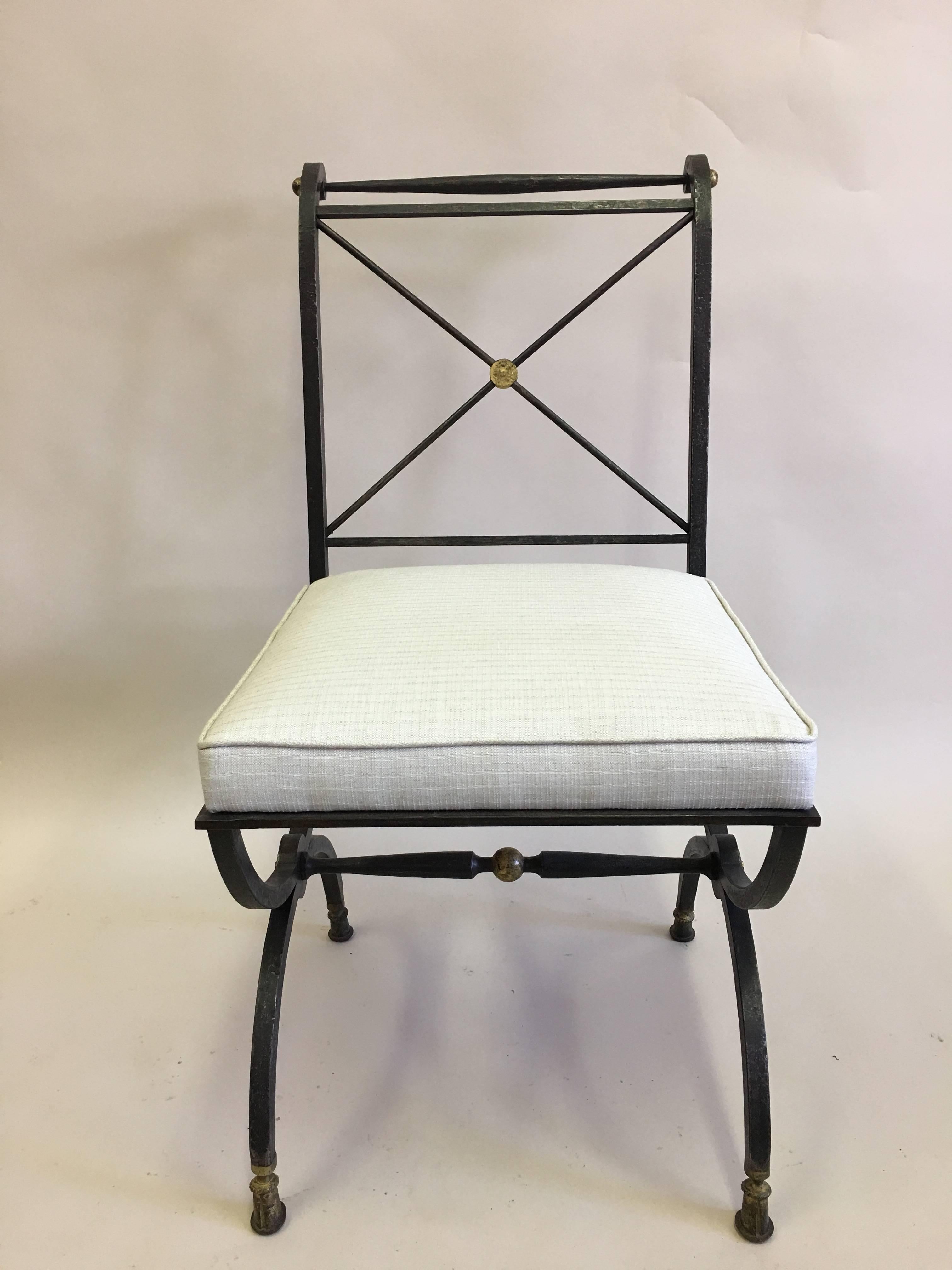 Mid-Century Modern Chaise de bureau en fer forgé partiellement doré du milieu du siècle, Gilbert Poillerat