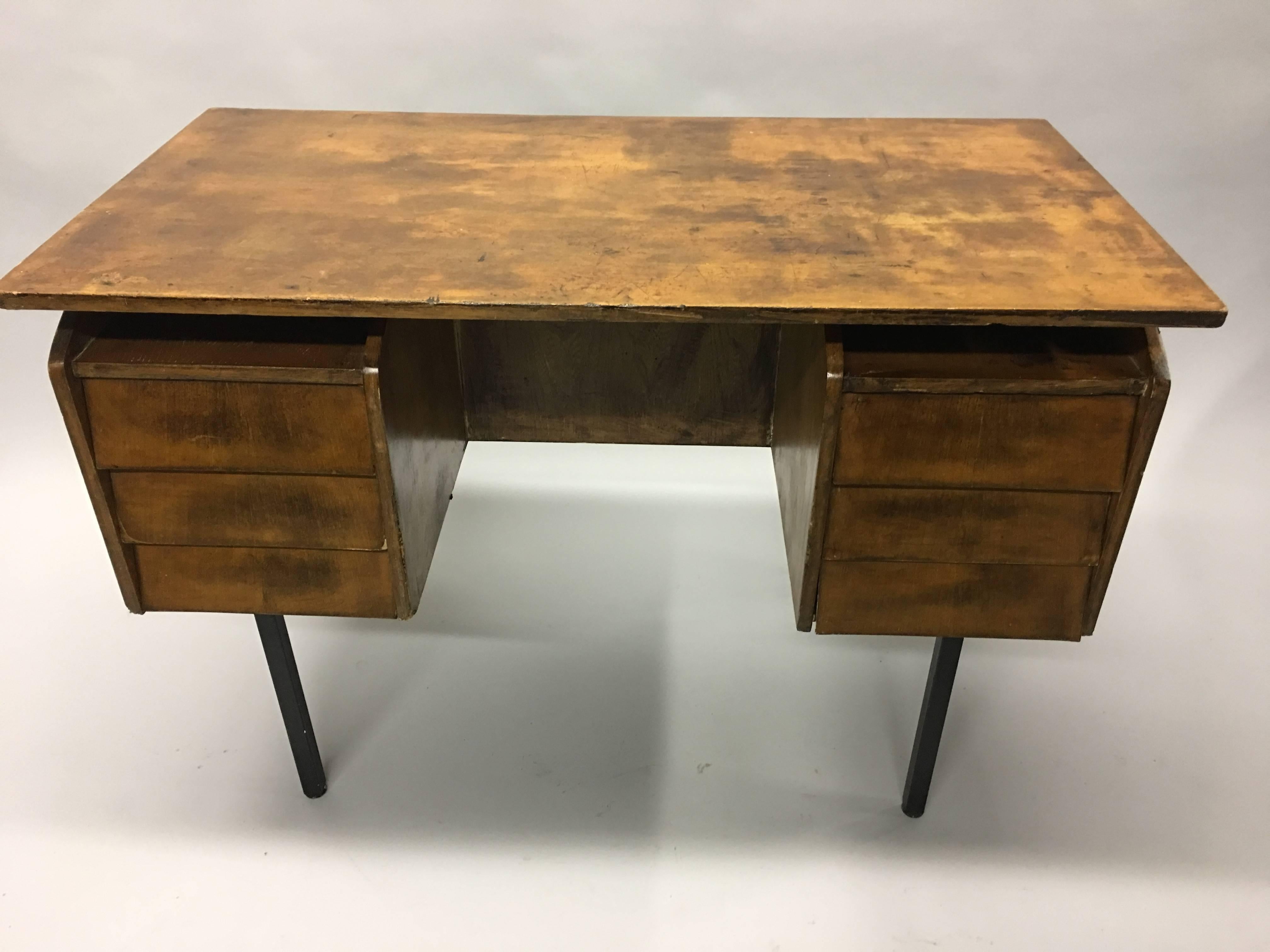 Deutscher freitragender Mid-Century-Modern-Schreibtisch aus Holz und Metall von Voss, 1950 (Handgefertigt) im Angebot