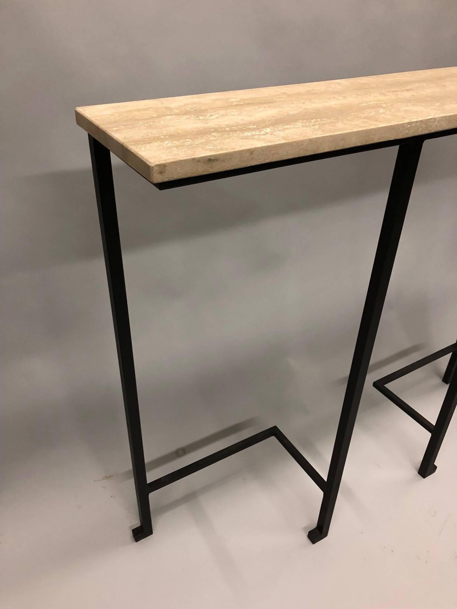 2 französische Konsolen aus Schmiedeeisen und Stein im Mid-Century Modern-Stil, Marc Duplantier (21. Jahrhundert und zeitgenössisch) im Angebot