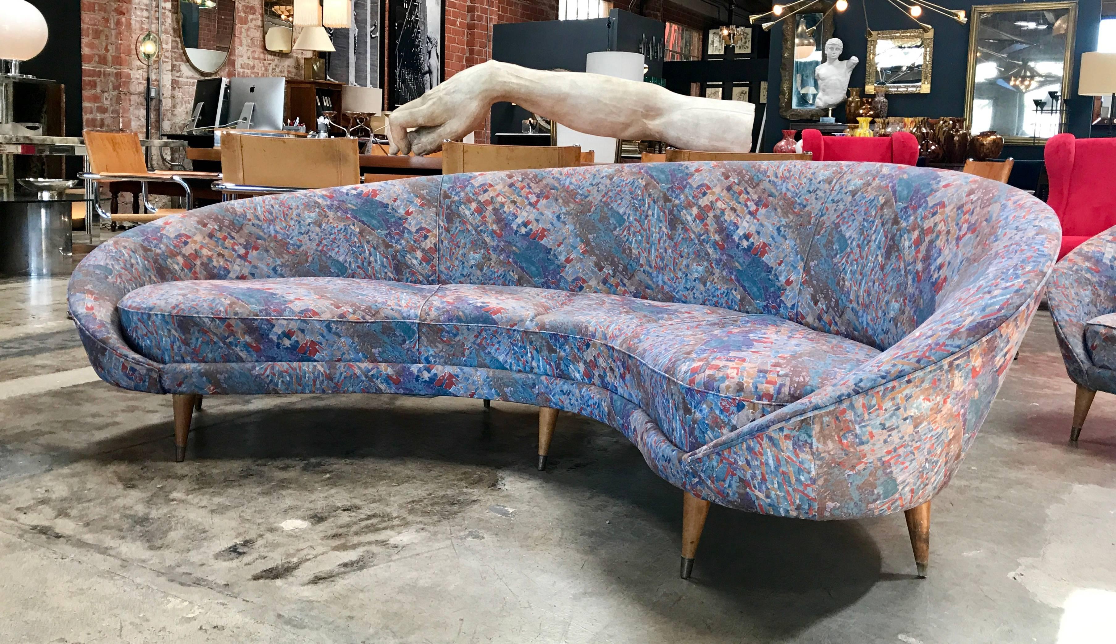 Mid-Century Italian large curved sofa by Federico Munari, also available from the same suite a pair of lounge chairs.