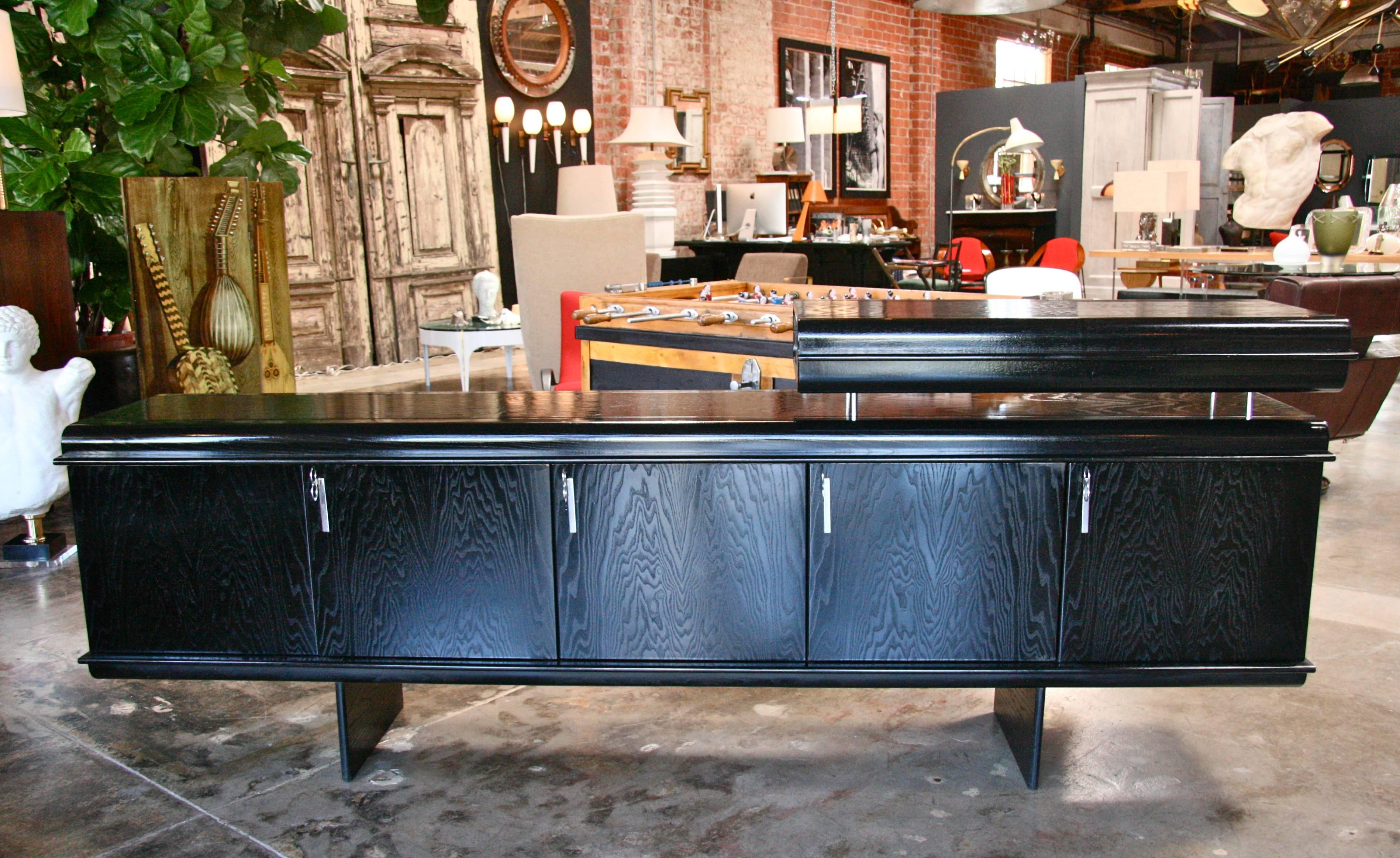 OMG! We love this piece, by Vittorio Introini for Saporiti. If it goes to your home, Lol!

Groovy, sleek and chic. Just arrived in our latest container from Italia!
