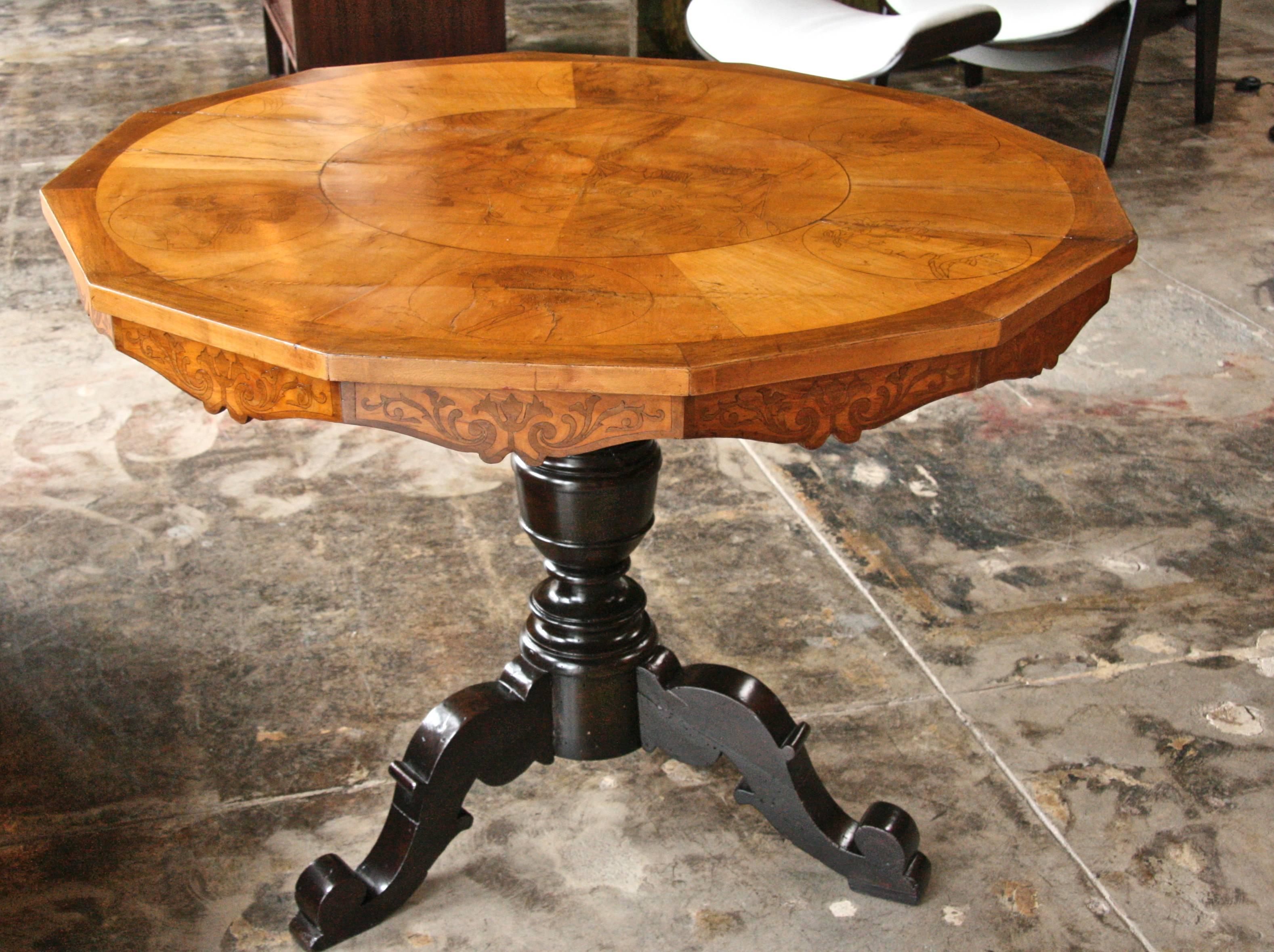Italian 19th Century Round Center Table In Good Condition In Los Angeles, CA
