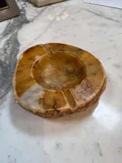 Cendrier en marbre brun sculpté