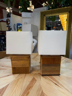 Coppia di lampade da tavolo italiane in legno scanalato