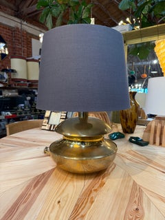 Skulpturale Tischlampe aus Messing mit blauem Lampenschirm, 1970er Jahre