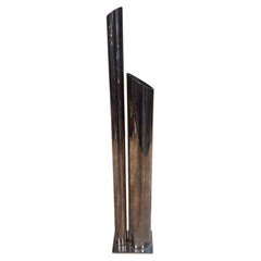 Vaso scultoreo modernista in metallo a doppio tubo