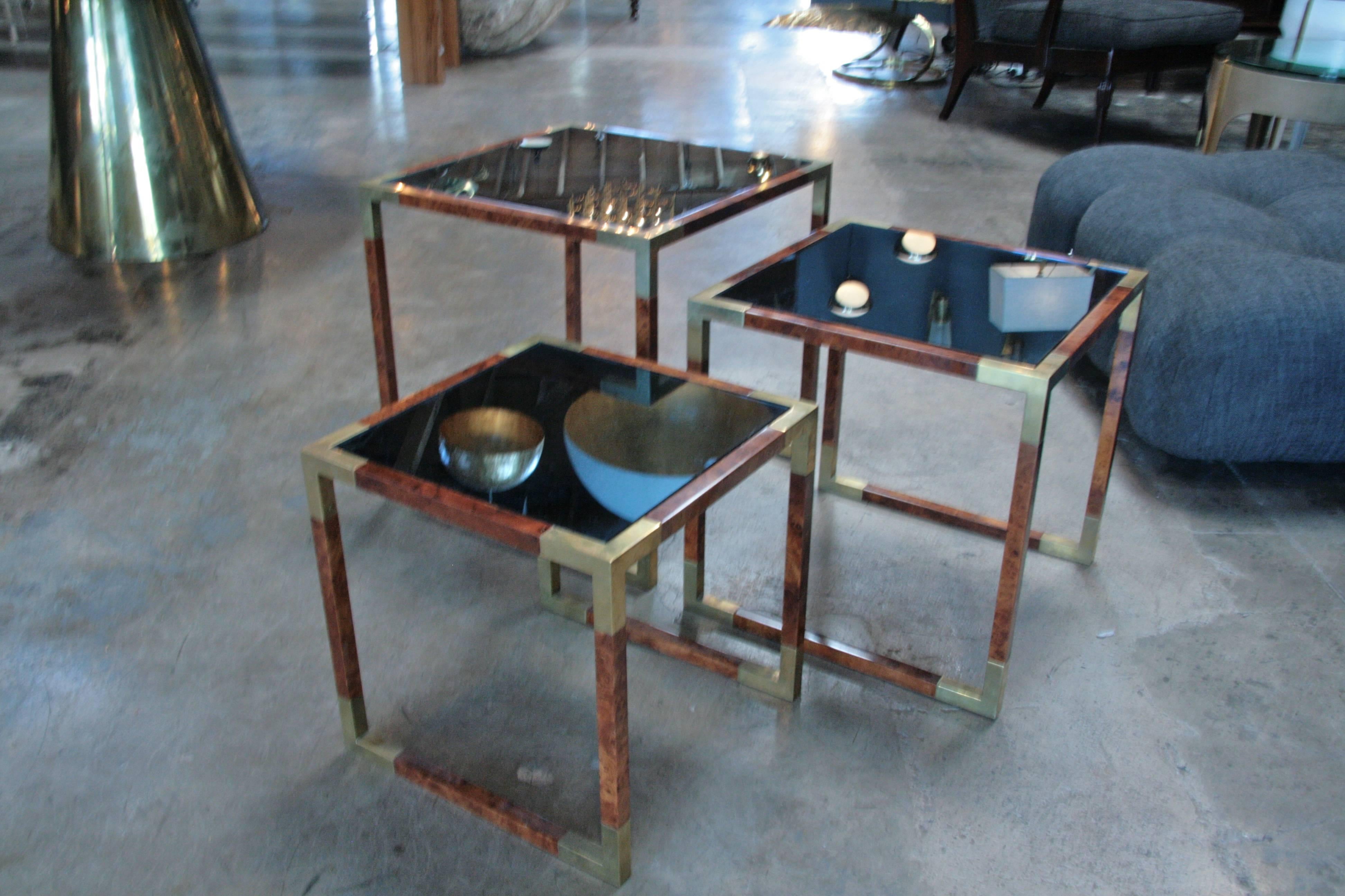 Three Elegant Italian Nesting Tables in Wood, Brass and Blue Mirror In Excellent Condition In Los Angeles, CA